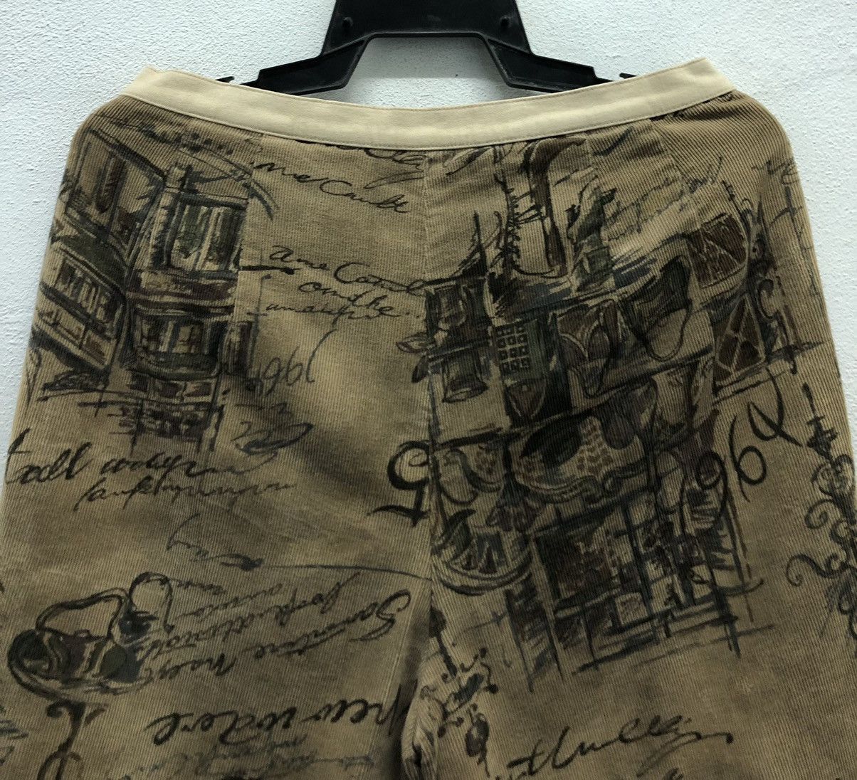 Japanese Brand Vintage Beige Graphic Print Cropped Pants Size 30" / US 8 / IT 44 - 4 Thumbnail