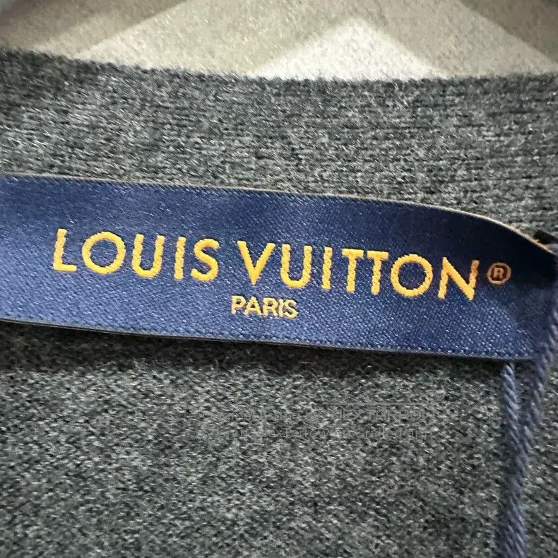 Other Louis Vuitton Cardigan with Grey Arms sweater Size US M / EU 48-50 / 2 - 3 Thumbnail