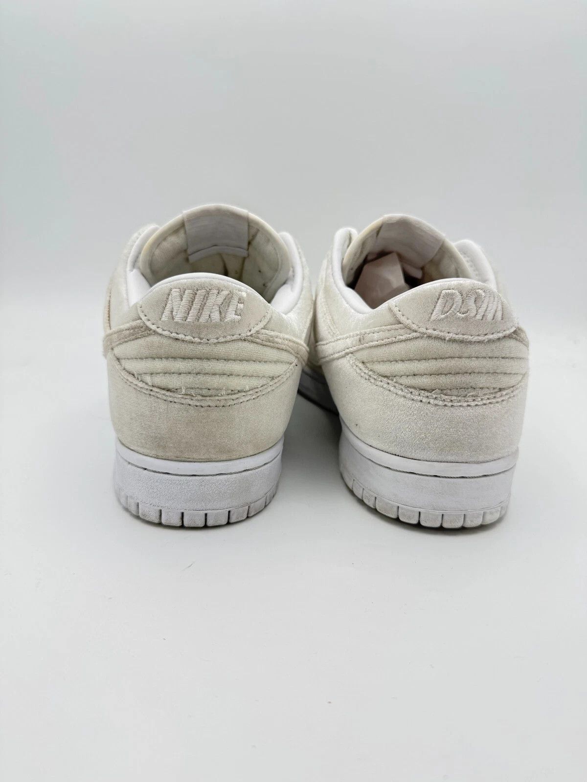 Dover Street Market × Nike DSM Nike Dunk Low Velvet White Size US 9.5 / EU 42-43 - 3 Thumbnail