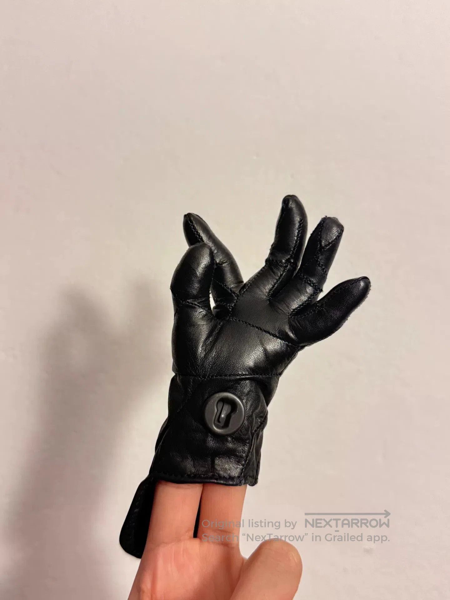 Leon Emanuel Blanck black leather avant-garde glove necklace bag. Size ONE SIZE - 9 Thumbnail