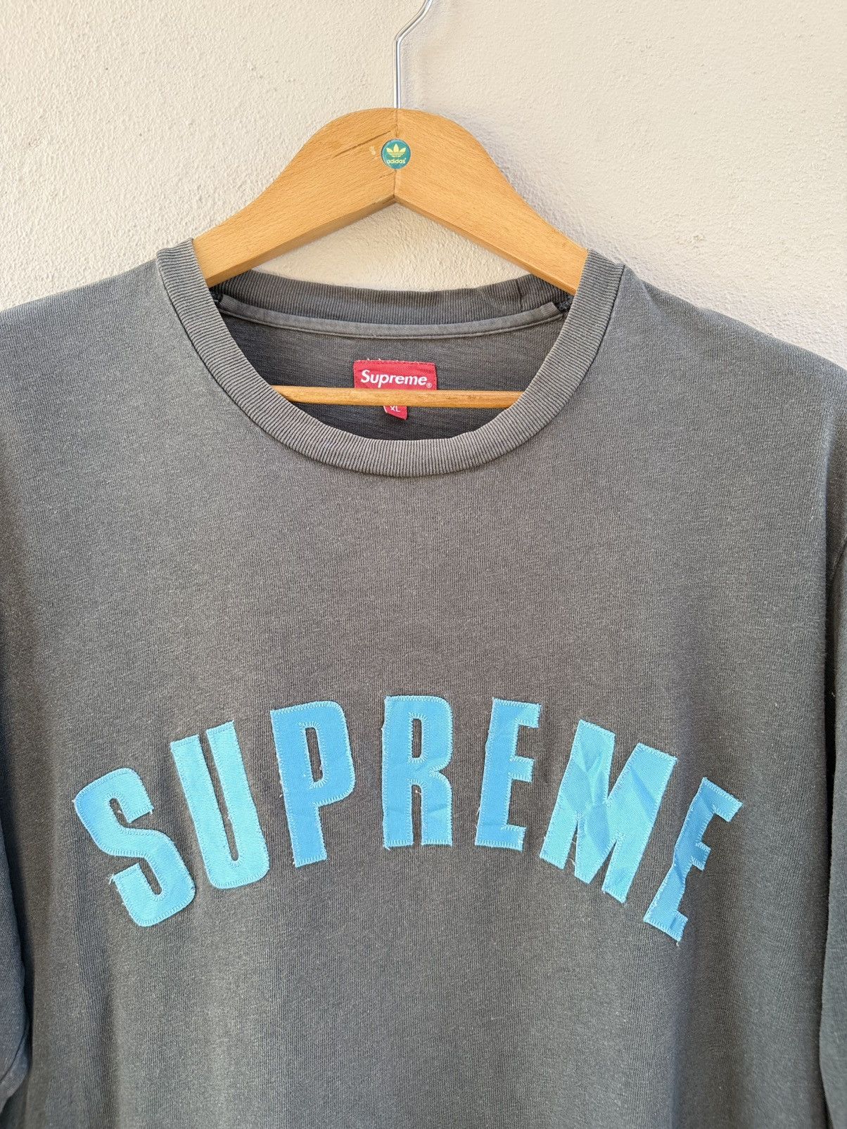 Supreme Thrashed Supreme SS24 Arc Logo Sun Faded Grunge Tee Size US XL / EU 56 / 4 - 2 Thumbnail