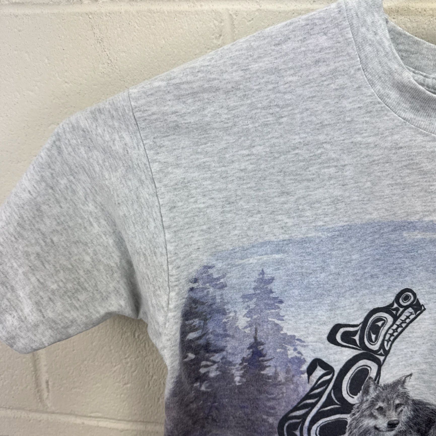 Fruit Of The Loom VINTAGE Alaska T Shirt Mens Large Grey Wolf Nature Sue Coleman Wrap Around Print Shirt Mens Large Grey Wolf Nature 1990s Alaska Animal US Vintage Size US L / EU 52-54 / 3 - 6 Thumbnail