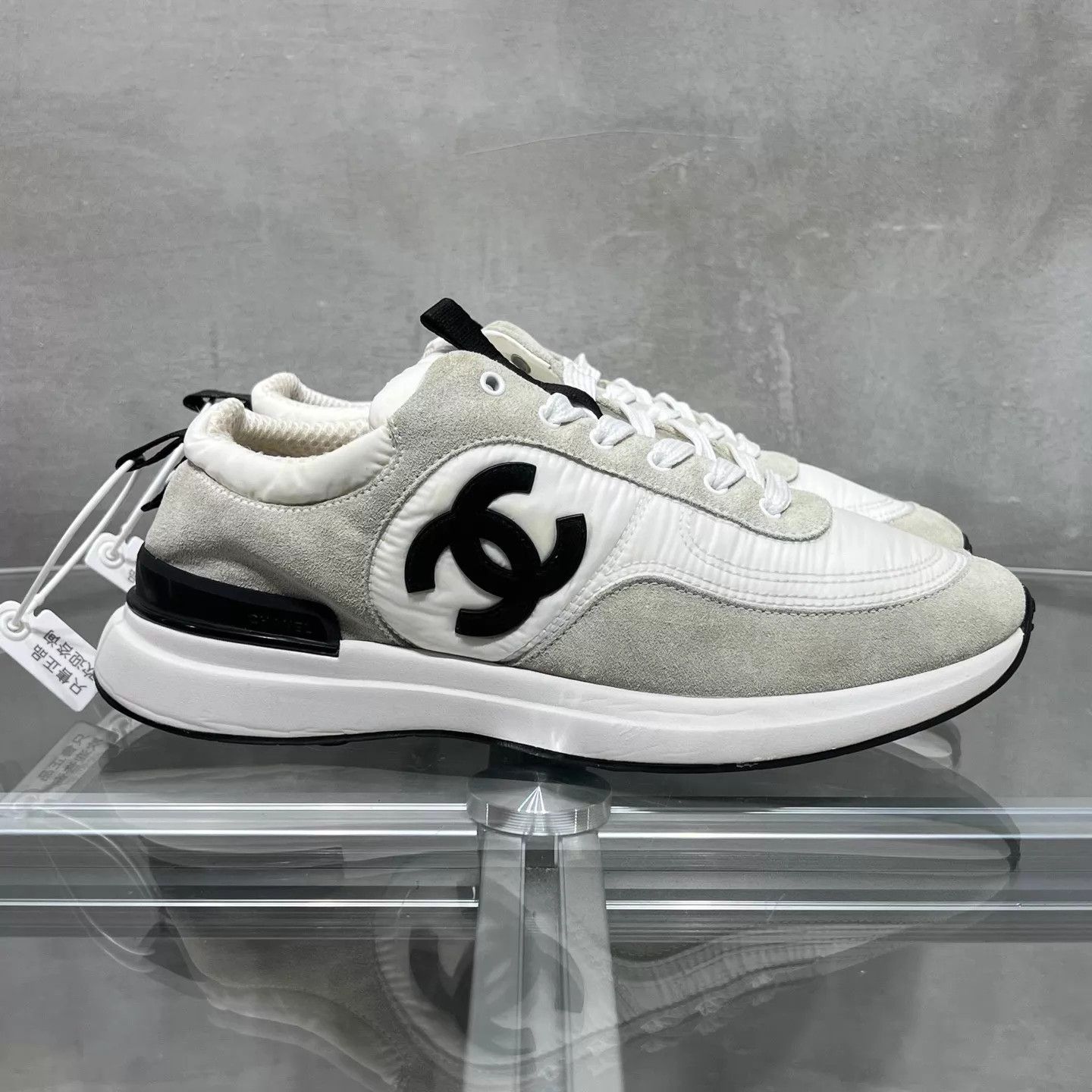 Chanel Chanel White CC Logo Sneakers EUR 38 YH26907 Size US 7.5 / IT 37.5 - 4 Thumbnail