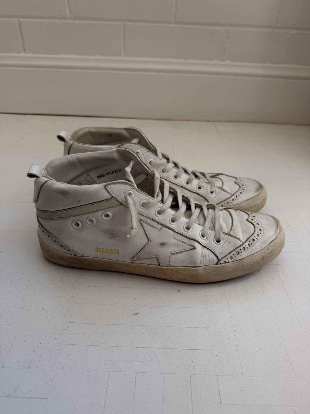 Golden Goose Golden Goose mid star - barely used Size US 9 / EU 42 - 3 Thumbnail