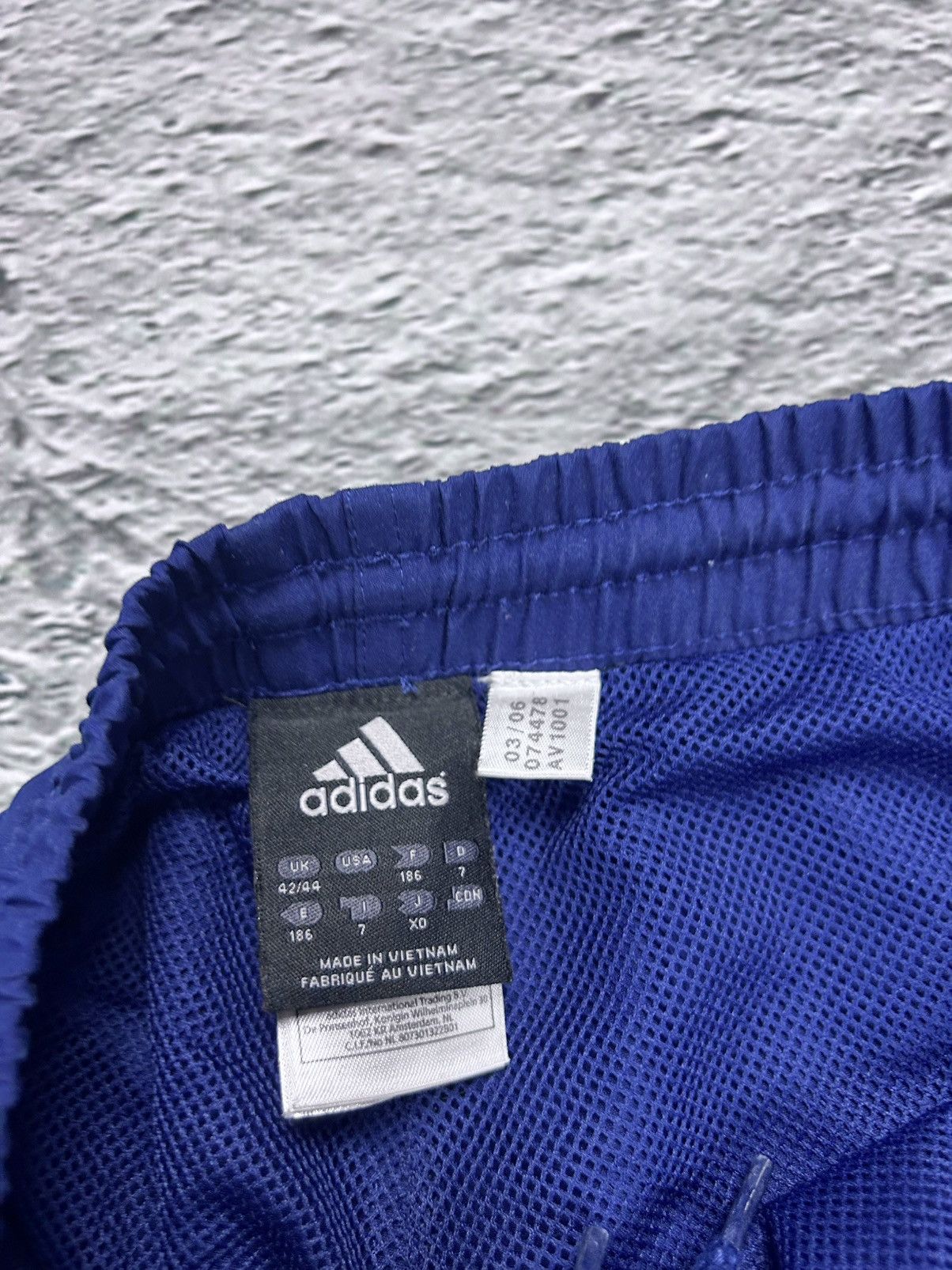 Adidas Adidas vintage navy blue nylon track pants drill Y2K Size US 32 / EU 48 - 4 Thumbnail