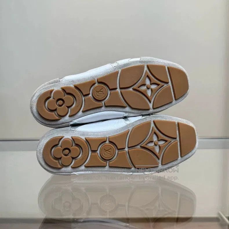 Louis Vuitton Louis Vuitton LV Sneakerina Silver Sneakers . Size US 10 / EU 43 - 7 Thumbnail