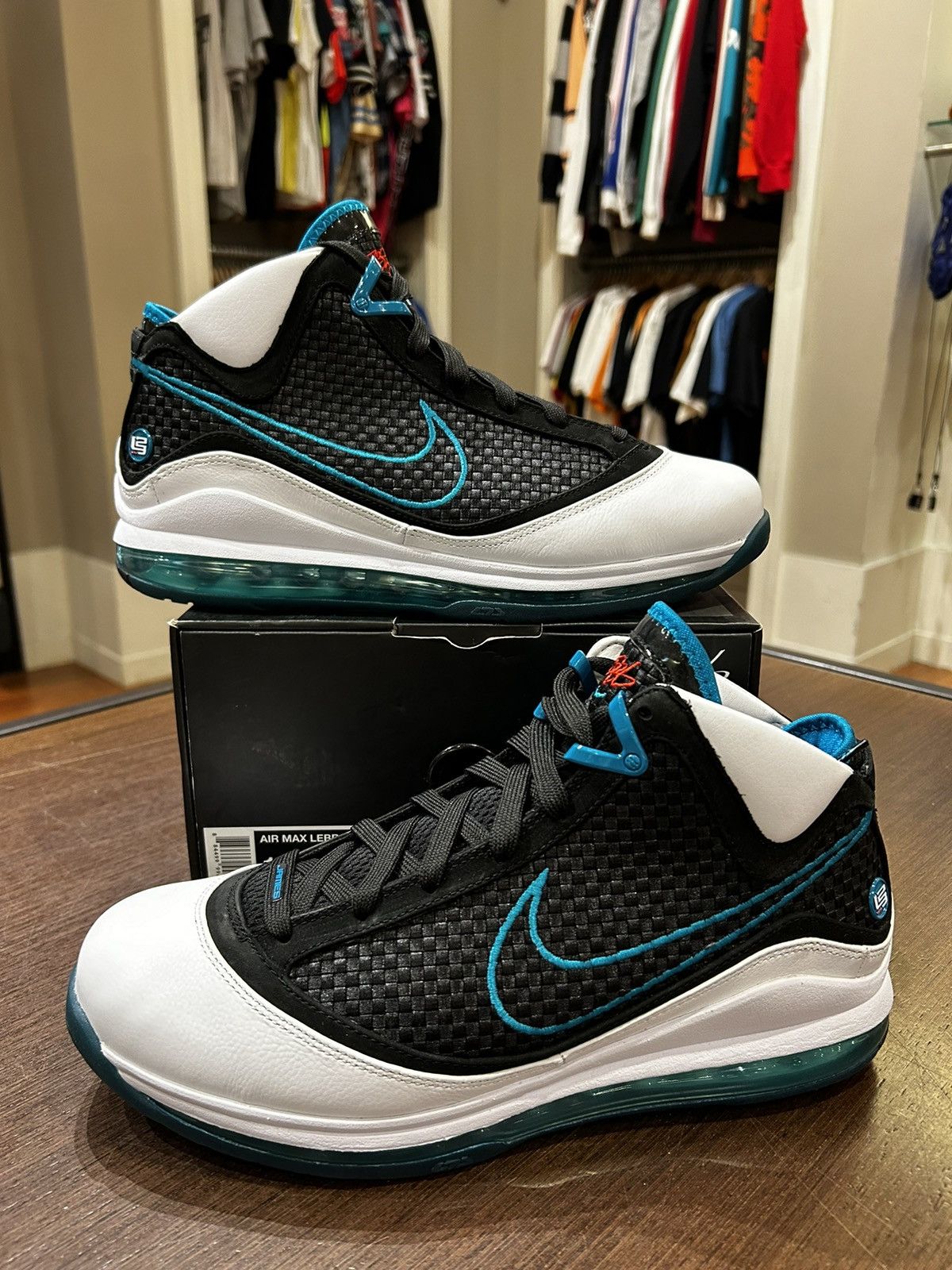 Nike Nike LeBron 7 Red Carpet (2009) Size US 10.5 / EU 43-44 - 1 Thumbnail