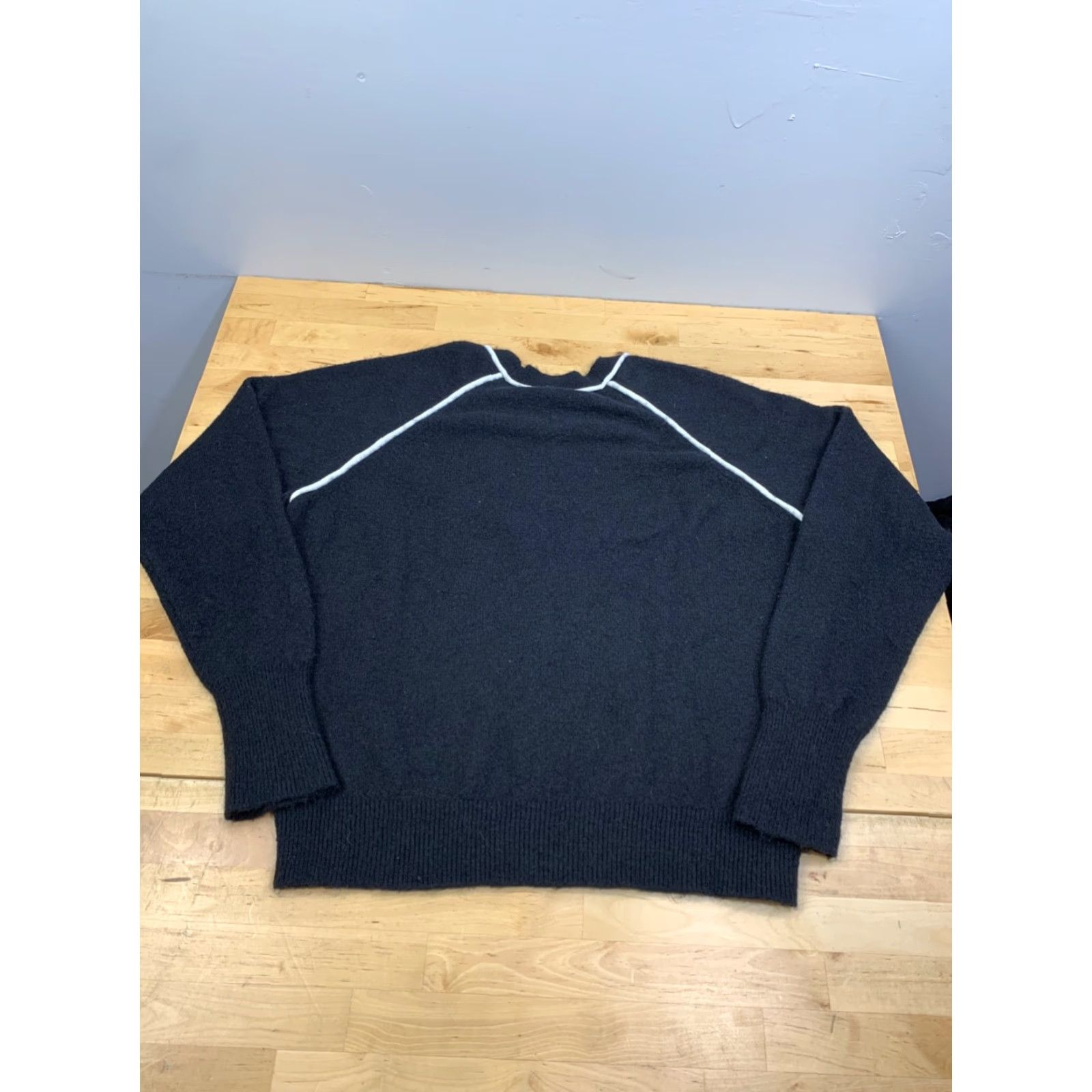 J.Crew J Crew Tipped Raglan Sleeve Sweater Womens L Black Wool Blend 12333 Size L / US 10 / IT 46 - 8 Thumbnail