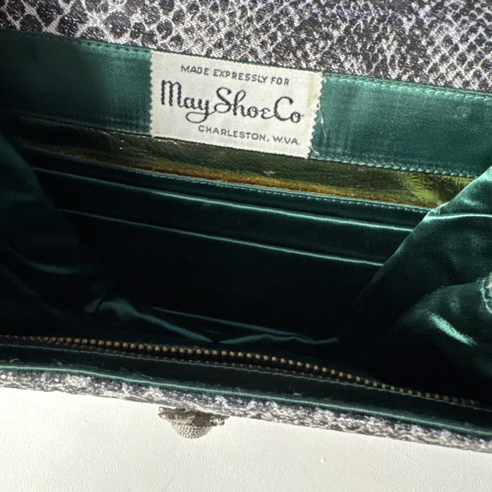 Vintage VINTAGE May Shoe Co Charleston WV Clutch Purse Bag Silver Snakeskin Purse Snakeskin Size ONE SIZE - 7 Thumbnail
