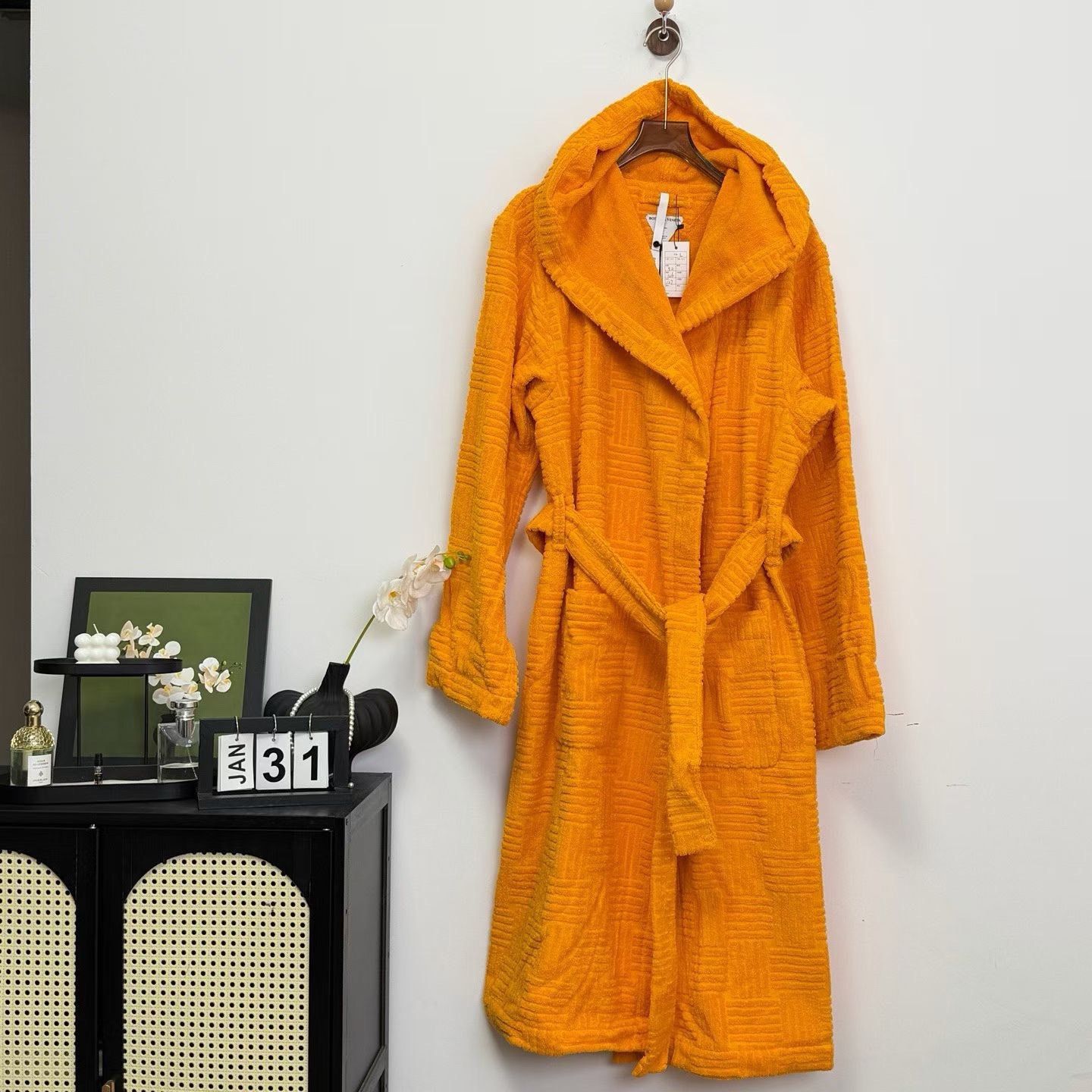 Japanese Brand Bottega Veneta Orange Logo Bathrobe L Size US L / EU 52-54 / 3 - 1 Thumbnail