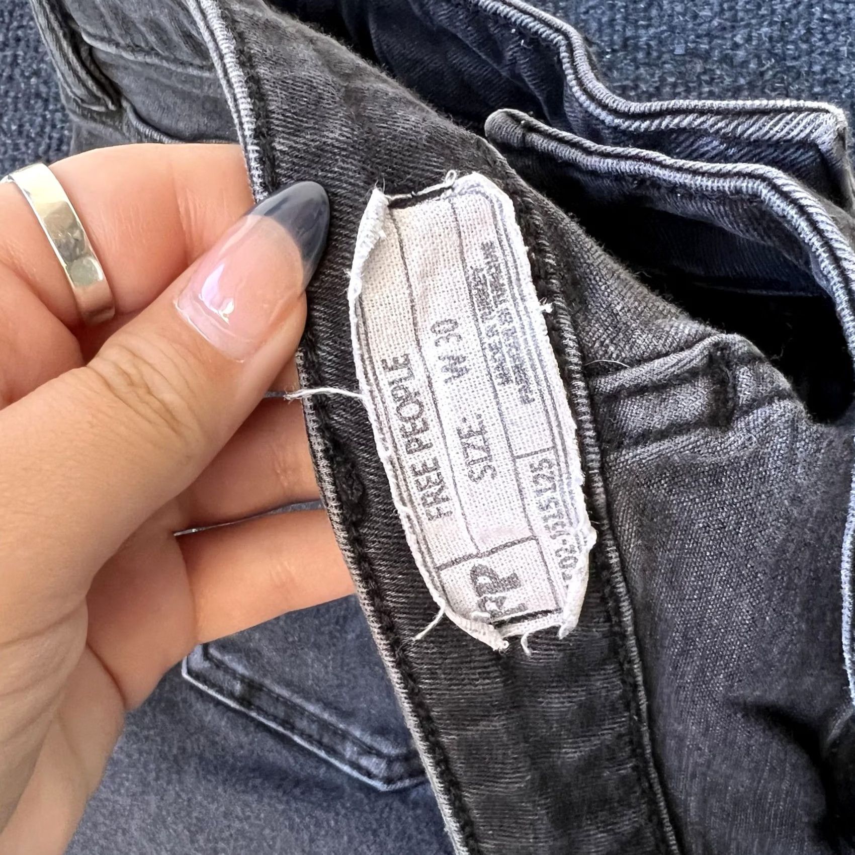 Free People VINTAGE Free People Jeans Womens Skinny 30 Black Distressed Raw Frayed Fringe OB5165135 Size 30" / US 8 / IT 44 - 5 Thumbnail