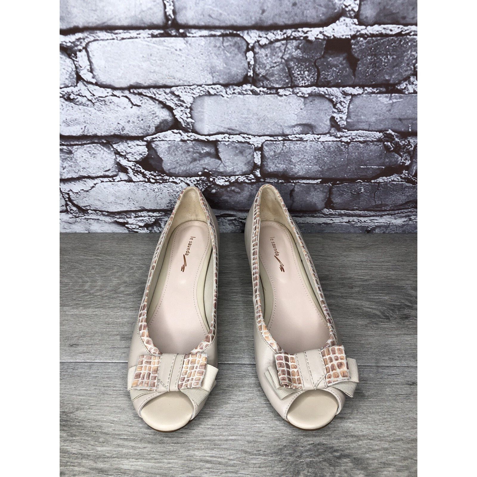 Other LE SAUNDA Ivory Leather Pink Croc Bow Peep Toe Wedges Women’ Size US 7.5 / IT 37.5 - 17 Thumbnail