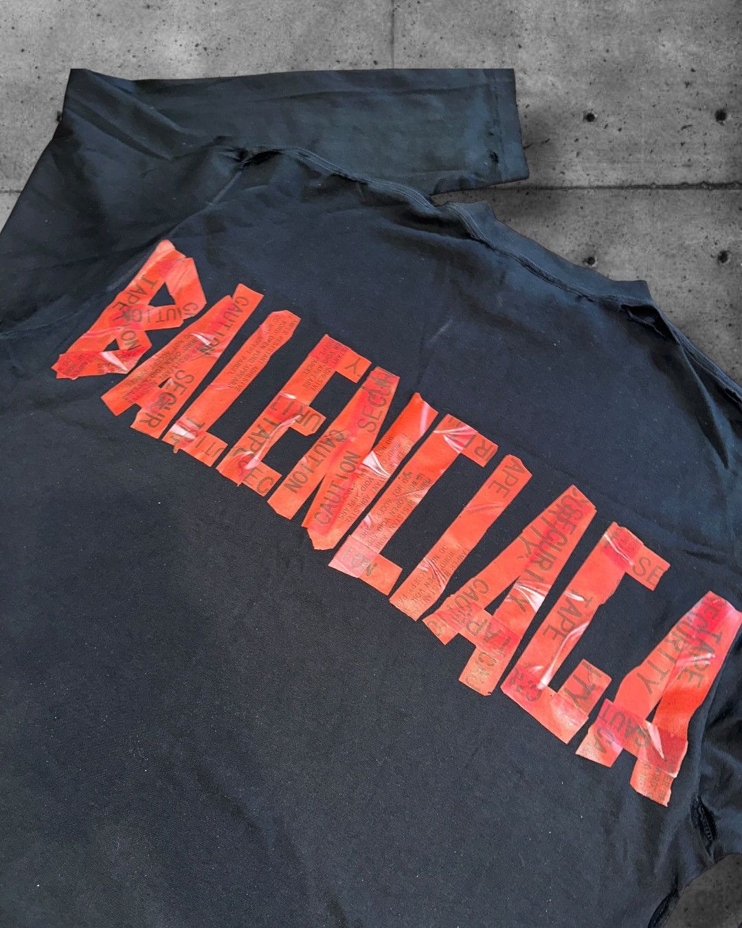 Balenciaga Balenciaga Security Tape Logo T-Shirt Oversized Size US L / EU 52-54 / 3 - 9 Thumbnail