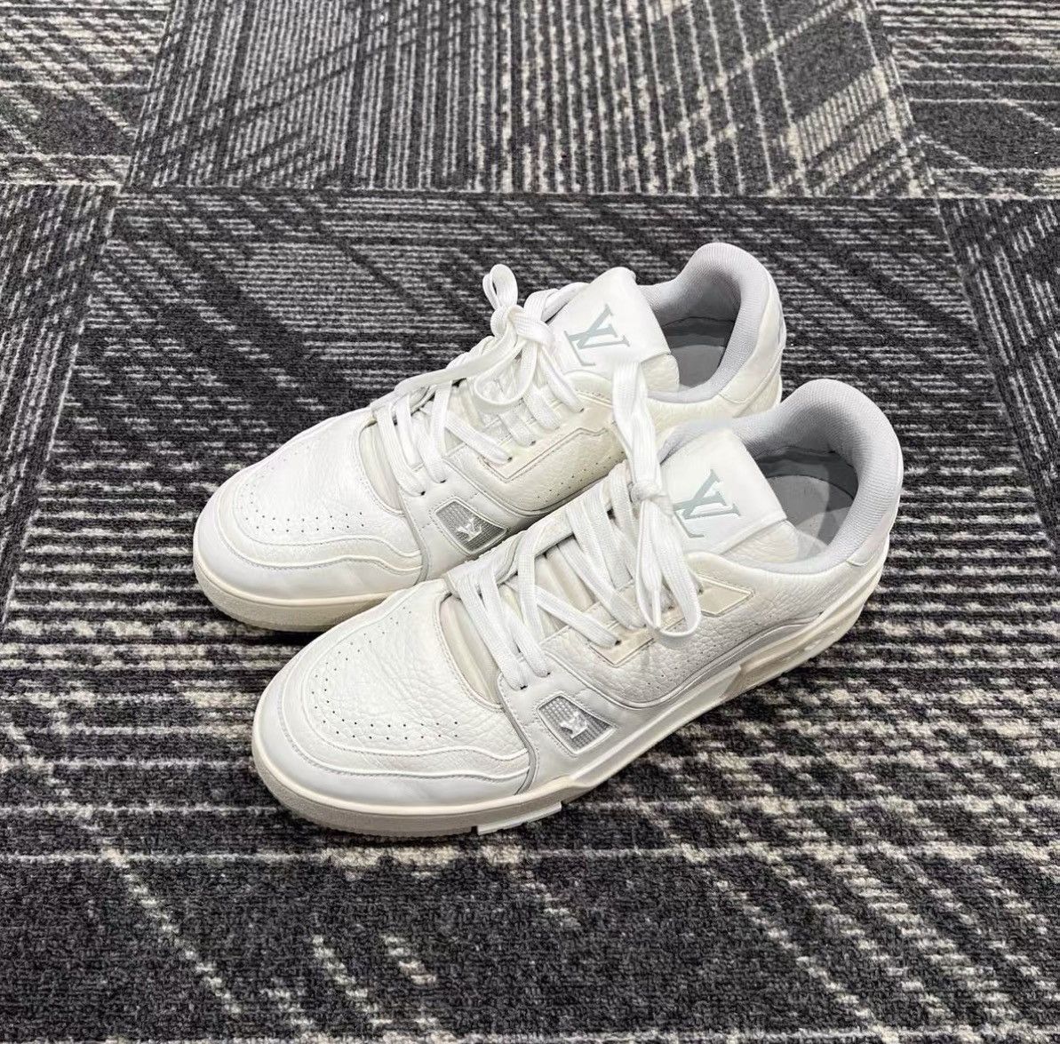 Louis Vuitton Louis Vuitton Trainer White Cement J42 Size US 7.5 / EU 40-41 - 1 Thumbnail