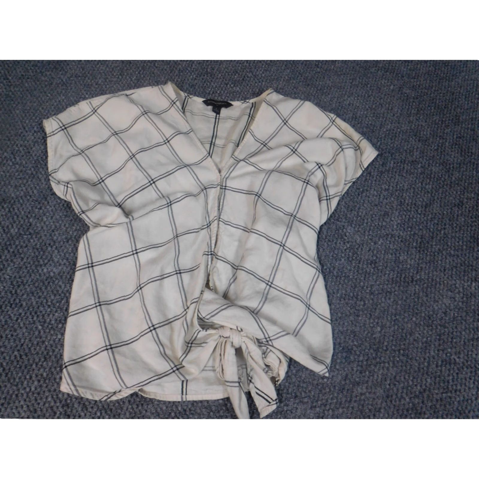 Banana Republic Banana Republic Womens Blouse Small Black beige plaid snap top classic knot Size S / US 4 / IT 40 - 3 Thumbnail