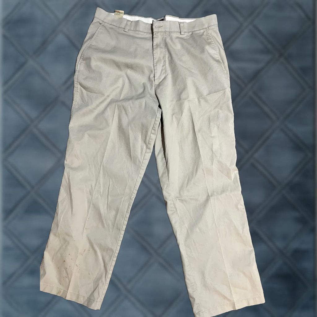 Dockers Dockers Men’s 36x29 Beige Pleated Dress Pants Stain Defender Belt Loops 5-Pocket Regular Inseam 29 Comfort Wrinkle Resistant Size US 36 / EU 52 - 1 Thumbnail