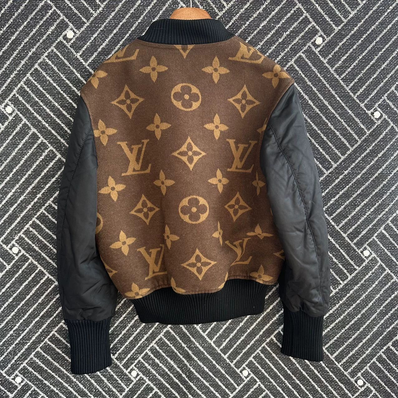 Louis Vuitton LV big logo colorblock wool leather bomber 34 Size XS / US 0-2 / IT 36-38 - 2 Thumbnail