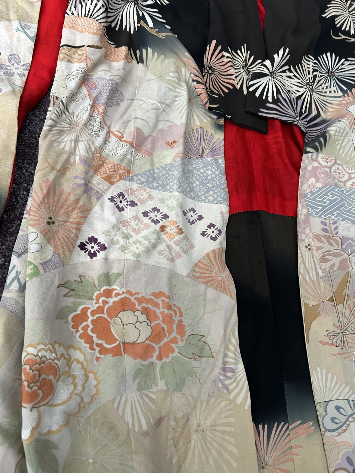Unknown London Vintage 80s Silk Kimono w/ Fan & Floral Motifs + Red Lining Size ONE SIZE - 2 Thumbnail