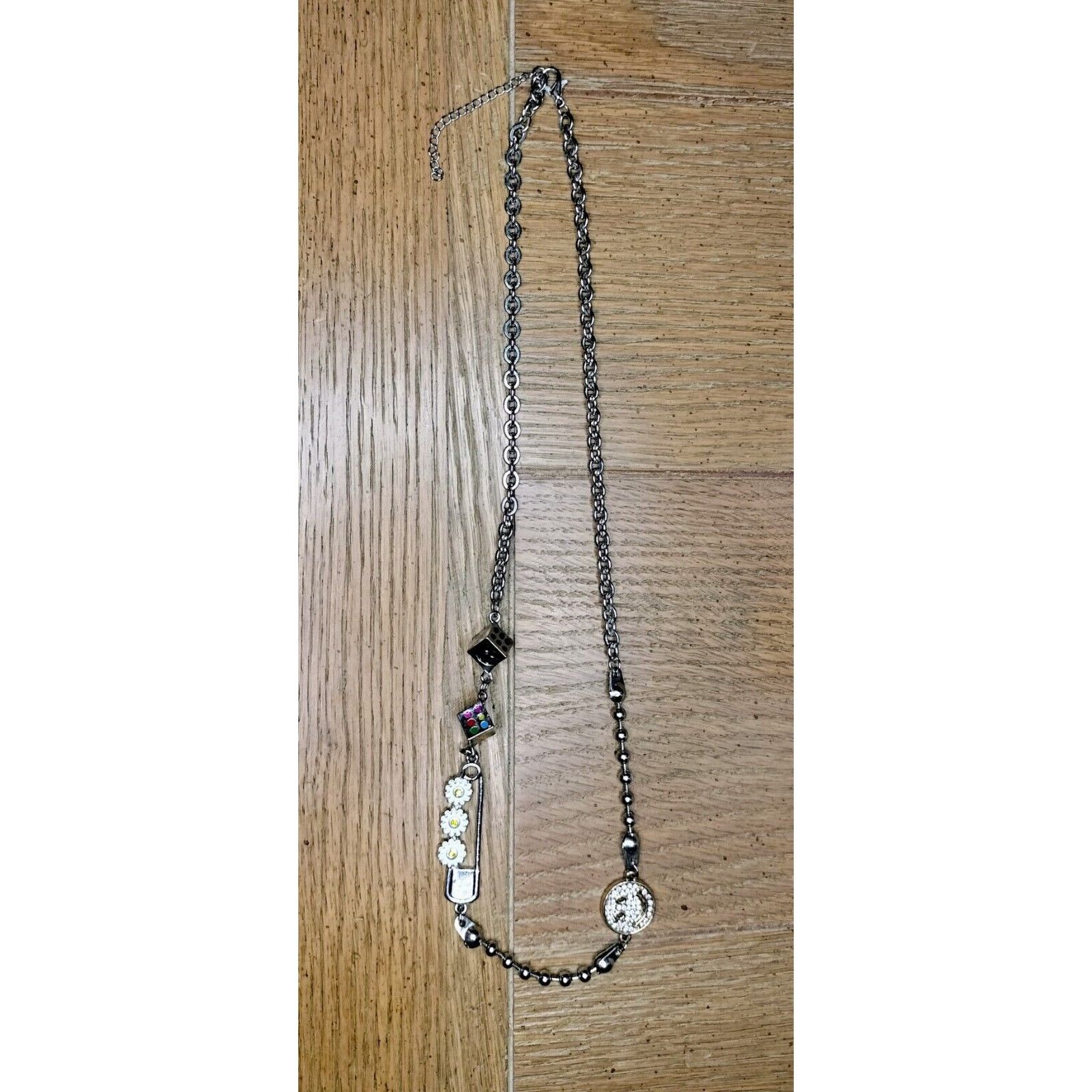 Other Girls Necklace Fashion Jewelry Silver Tone Smiley Face Pin Size ONE SIZE - 5 Thumbnail