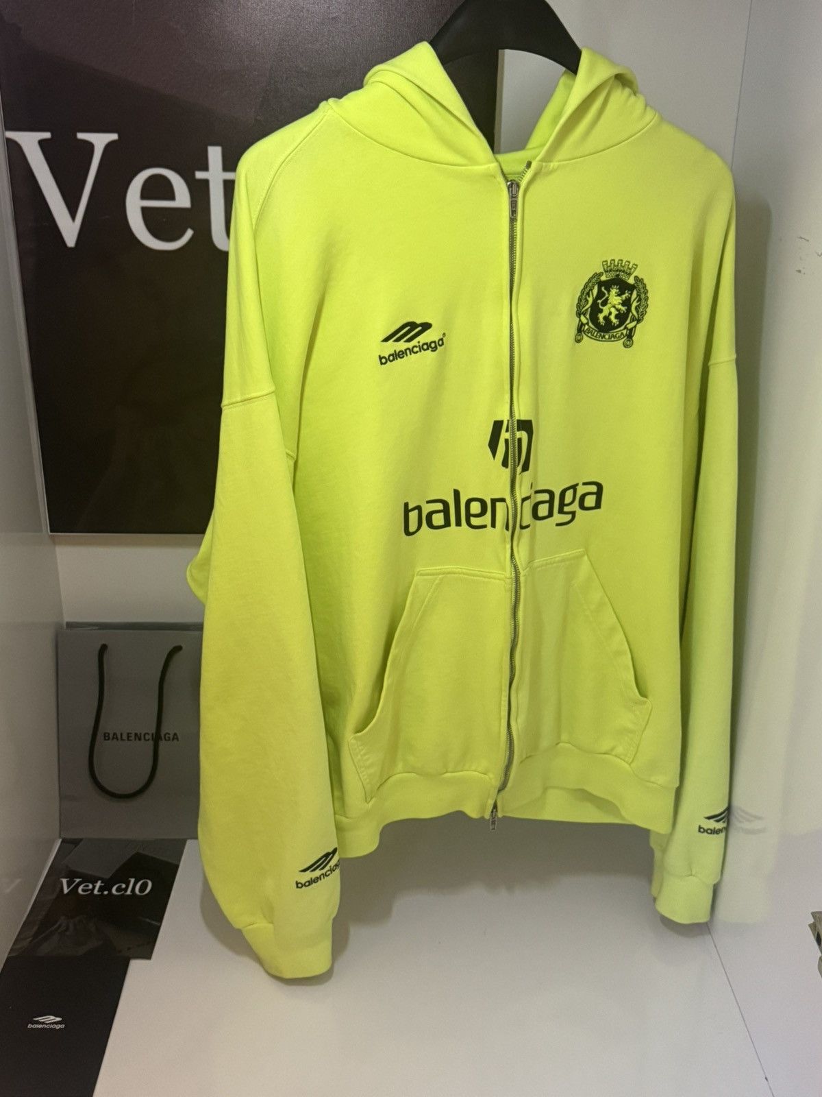 Balenciaga ✅Balenciaga Soccer Paris neon zip hoodie Sample Size US L / EU 52-54 / 3 - 1 Thumbnail