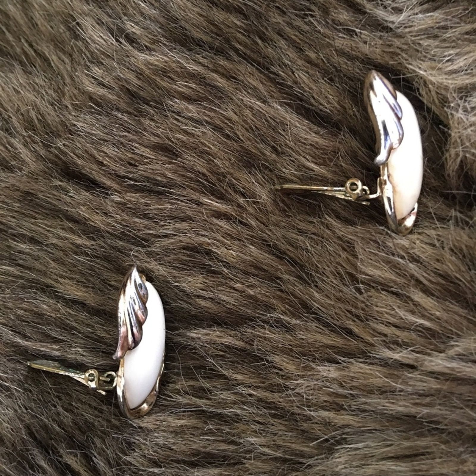 Vintage Vintage 60s thermoset gold tone clip earrings Size ONE SIZE - 5 Thumbnail