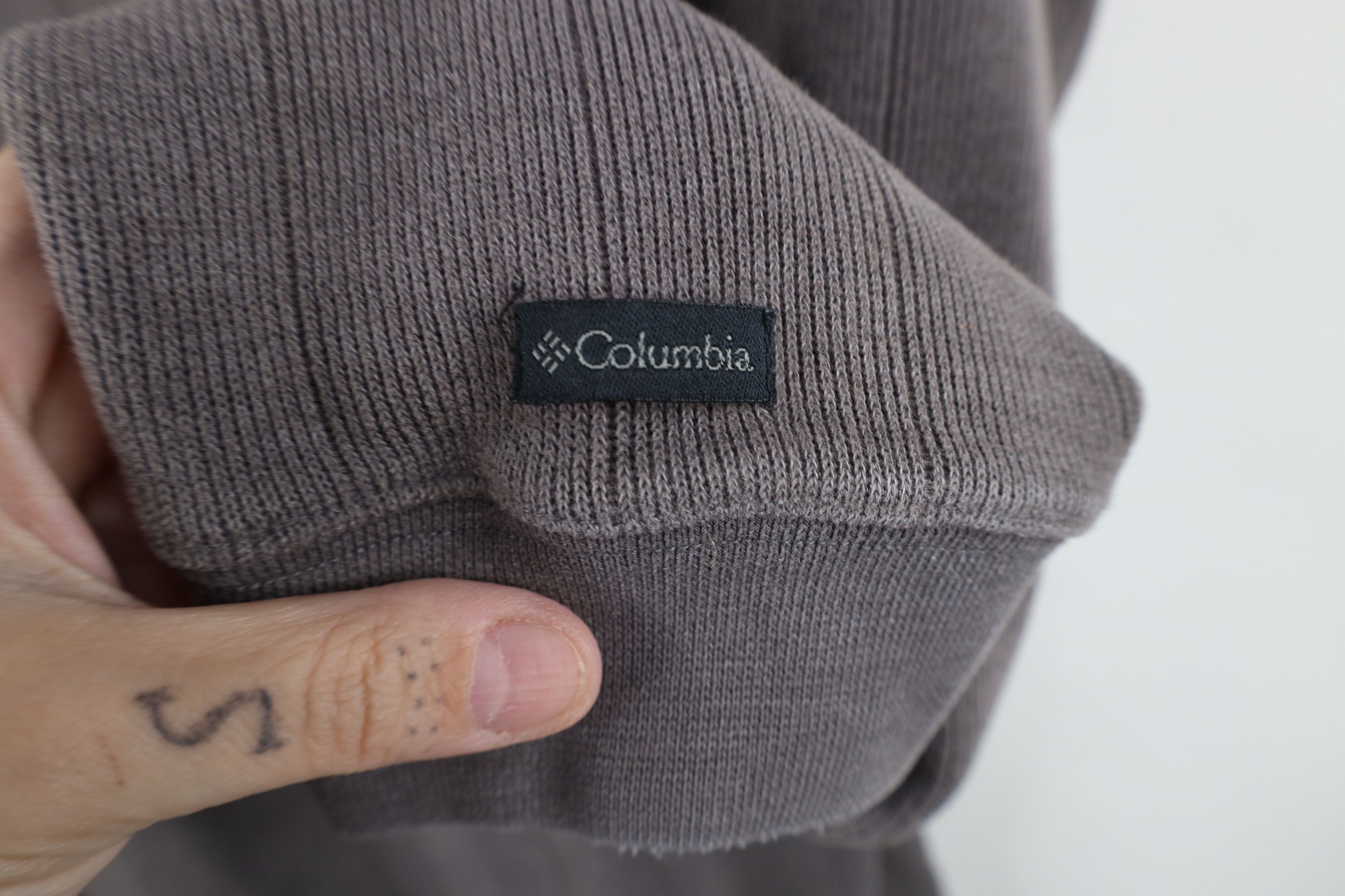 Columbia Vintage Columbia Spell Out Ribbed Knit V-Neck Sweater Gray Size US XXL / EU 58 / 5 - 4 Thumbnail