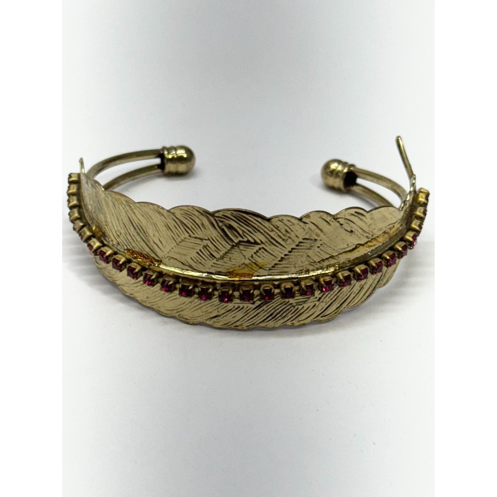 Vintage Vintage red rhinestone gold feather cuff bracelet Size ONE SIZE - 1 Thumbnail