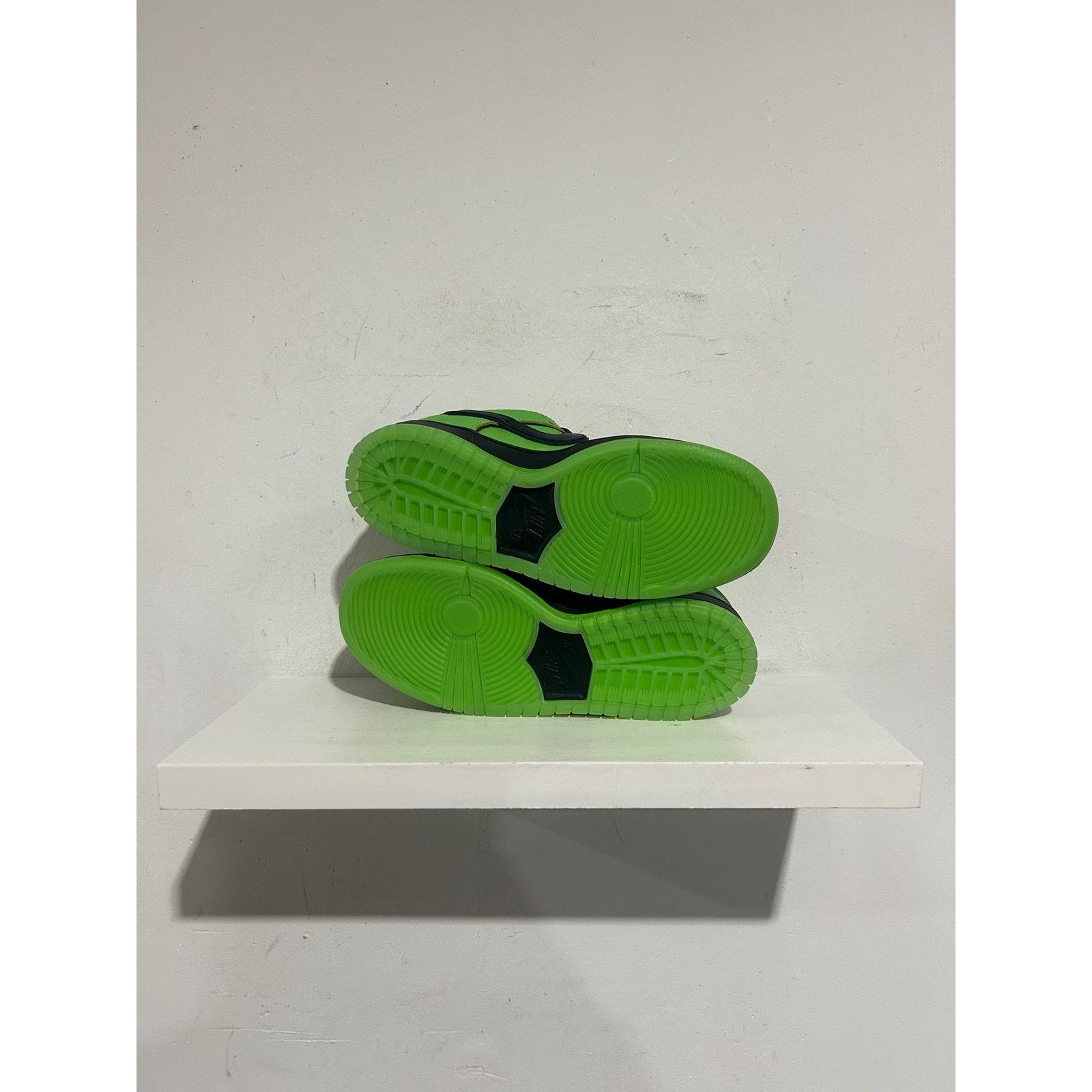 Nike NIKE SB DUNK LOW 'THE POWERPUFF GIRLS BUTTERCUP' SIZE 5 NEW Size US 5 / EU 37 - 7 Thumbnail