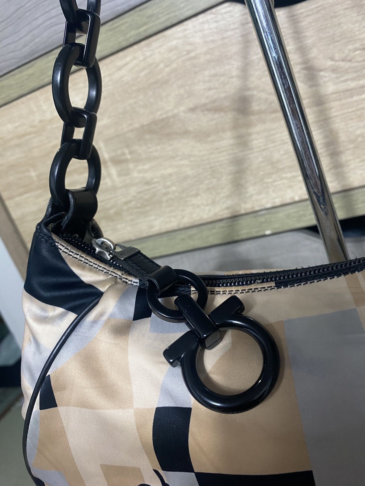 Salvatore Ferragamo Salfatore Ferragamo Satin Print Shoulder Bag Size ONE SIZE - 6 Thumbnail