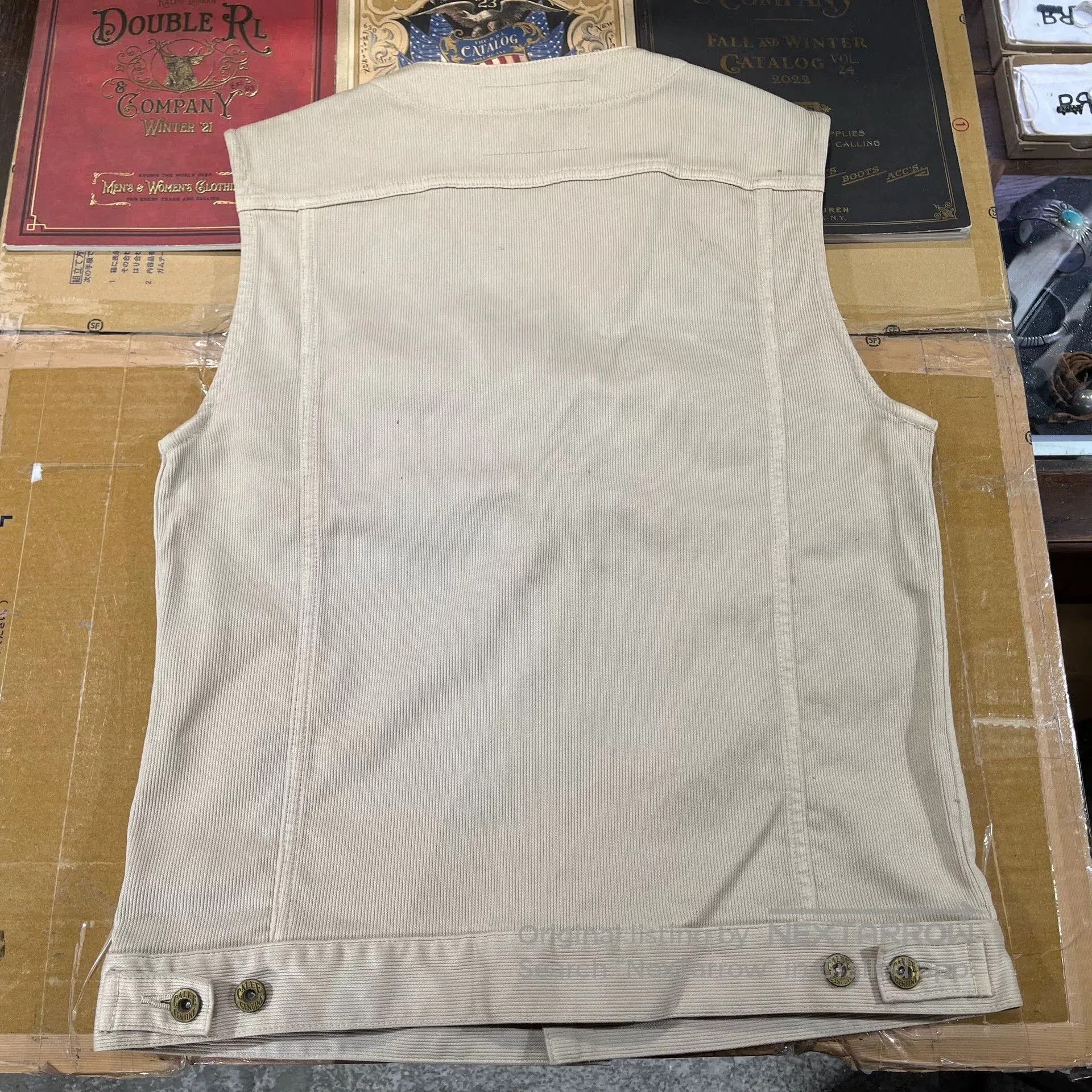Japanese Brand beige utility work vest with pockets. Size US L / EU 52-54 / 3 - 2 Thumbnail