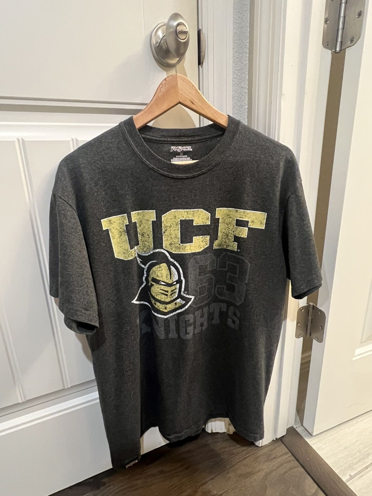 Jansport Jansport UCF Knights '63 Shield Logo Graphic T-Shirt Size US M / EU 48-50 / 2 - 2 Thumbnail
