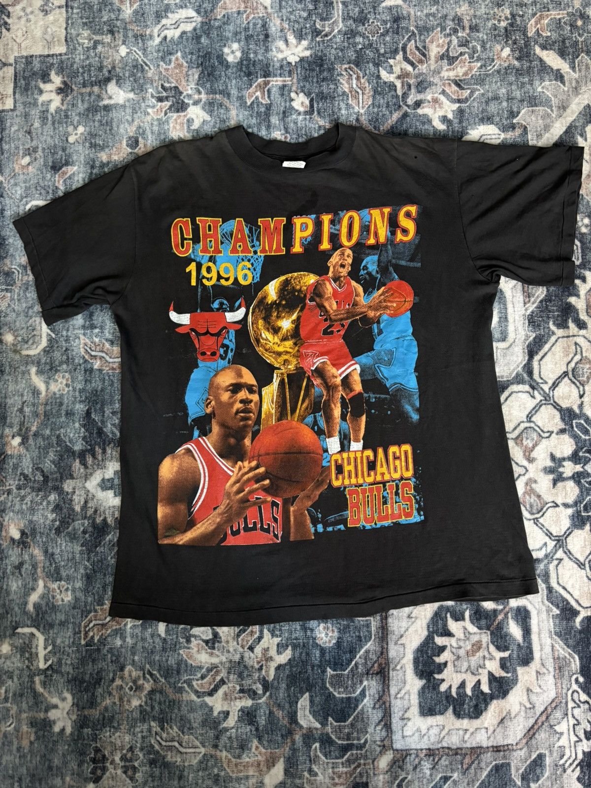 Vintage Vintage Michael Jordan Chicago Bulls Championship Rap Tee Size US XL / EU 56 / 4 - 1 Thumbnail