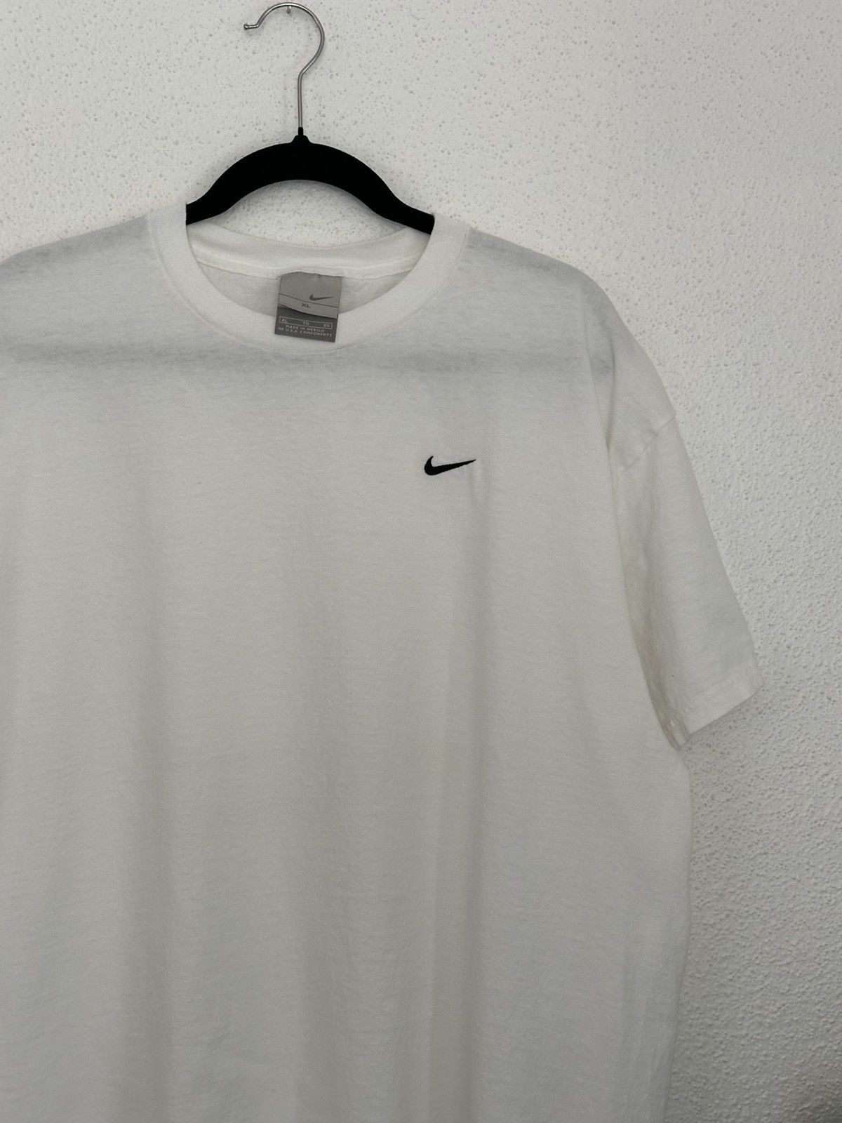 Nike Vintage Y2K Nike Embroidered Side Swoosh Logo T-Shirt XL Size US XL / EU 56 / 4 - 2 Thumbnail
