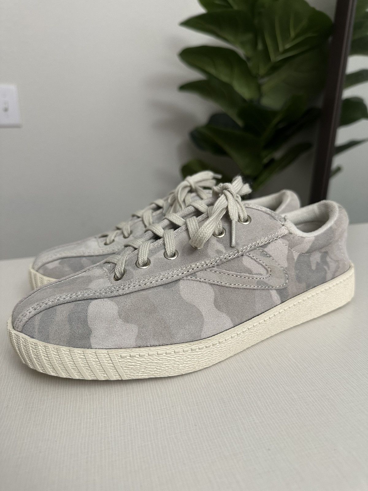Tretorn Tretorn Canvass Low Top Shoes Gray Camo Women’s US 7 Size US 7 / IT 37 - 1 Thumbnail