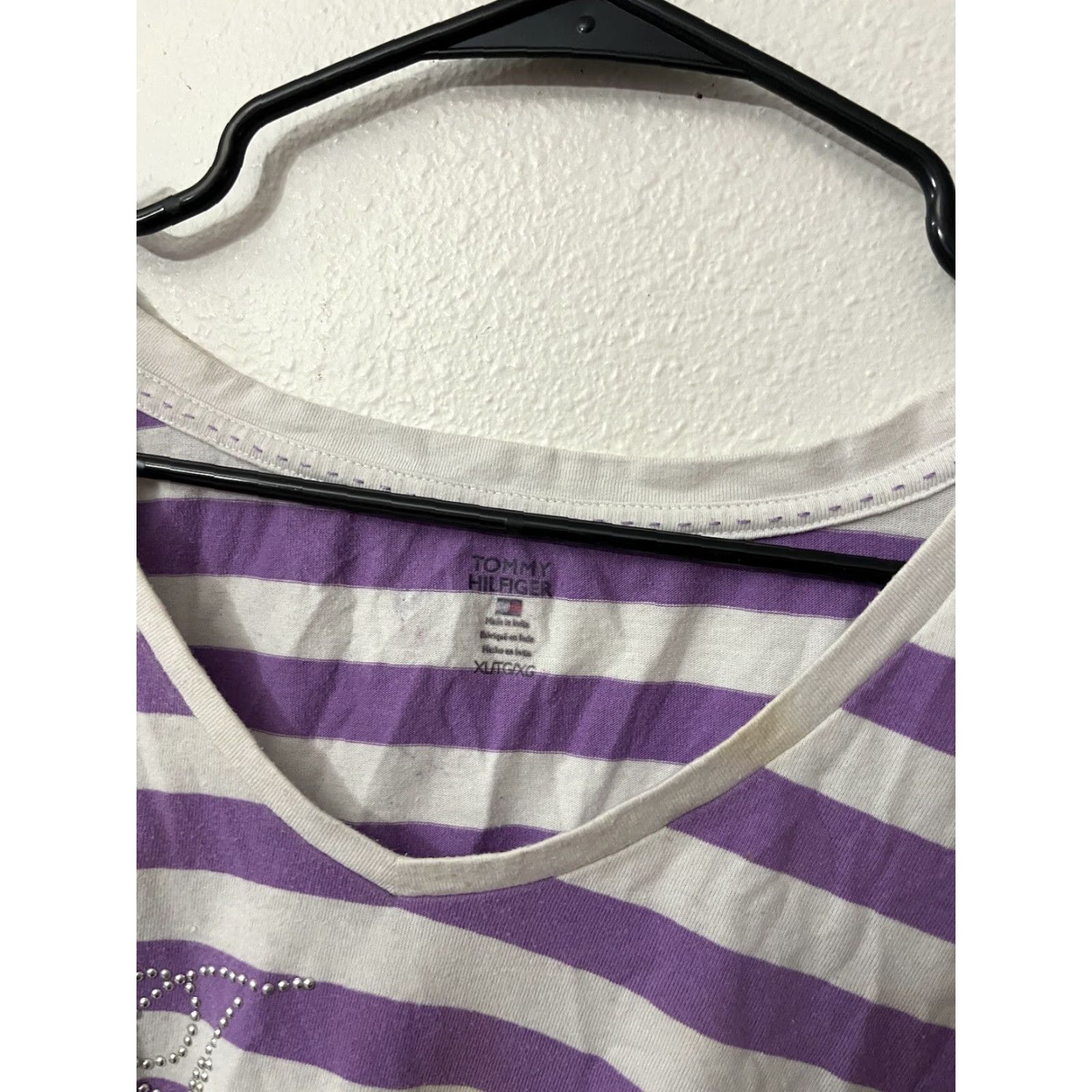 Tommy Hilfiger VINTAGE Tommy Hilfiger Women's T-Shirt XL V-Neck Striped Purple & White 80s Fashion Size XL / US 12-14 / IT 48-50 - 2 Thumbnail