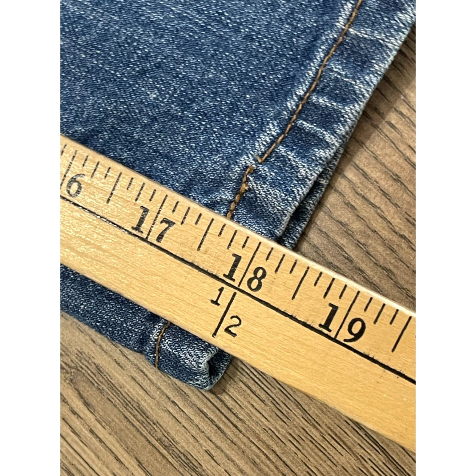 CO Liz & Co Jeans, Women's Petite 6 Capri Denim Stretch Blue, 28 in Waist, Inseam 18, Regular fit, 6P, Blue Denim Capri Jeans, Womens, Liz & Co Size 28" / US 6 / IT 42 - 4 Thumbnail
