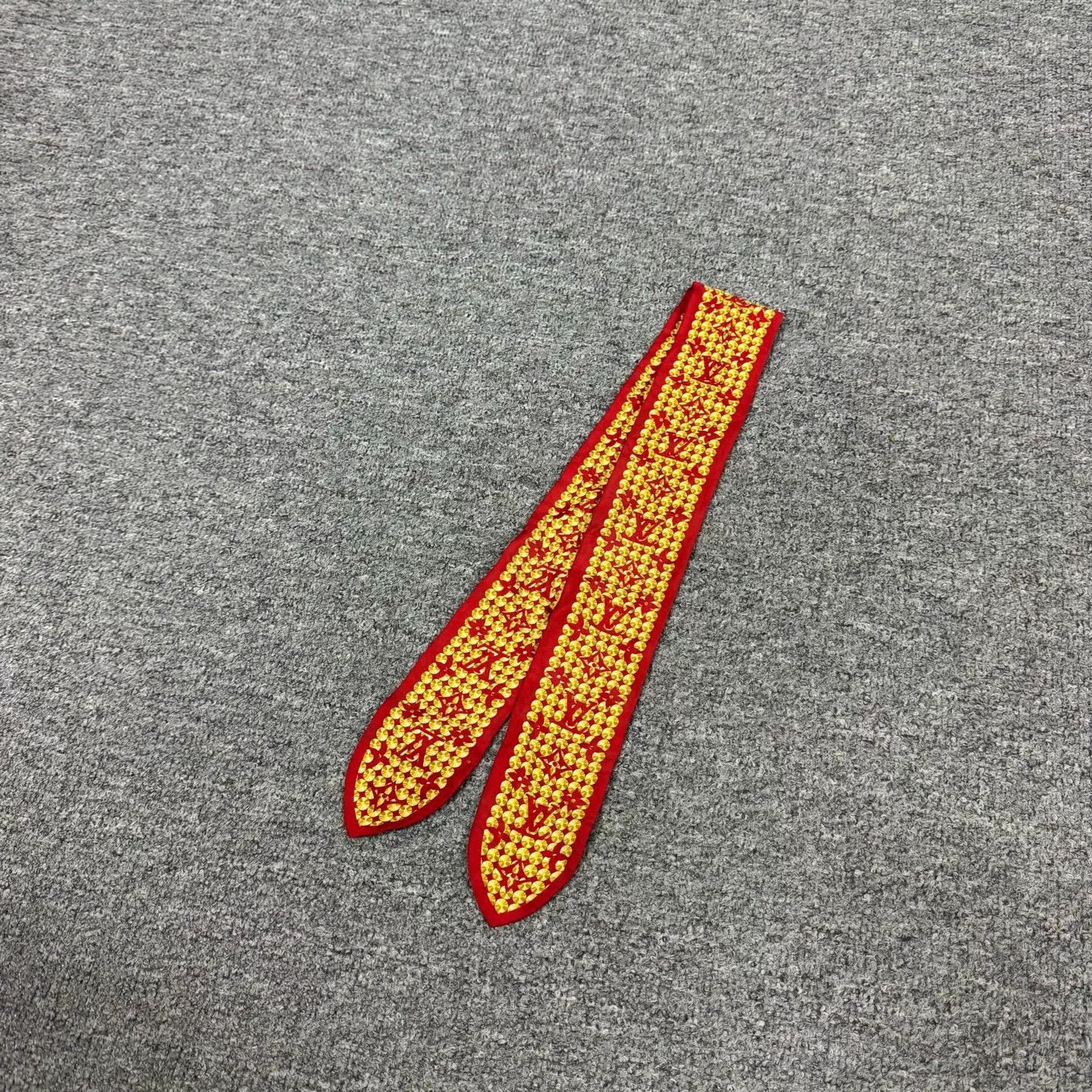 Louis Vuitton Twilly Scarf 6x84cm