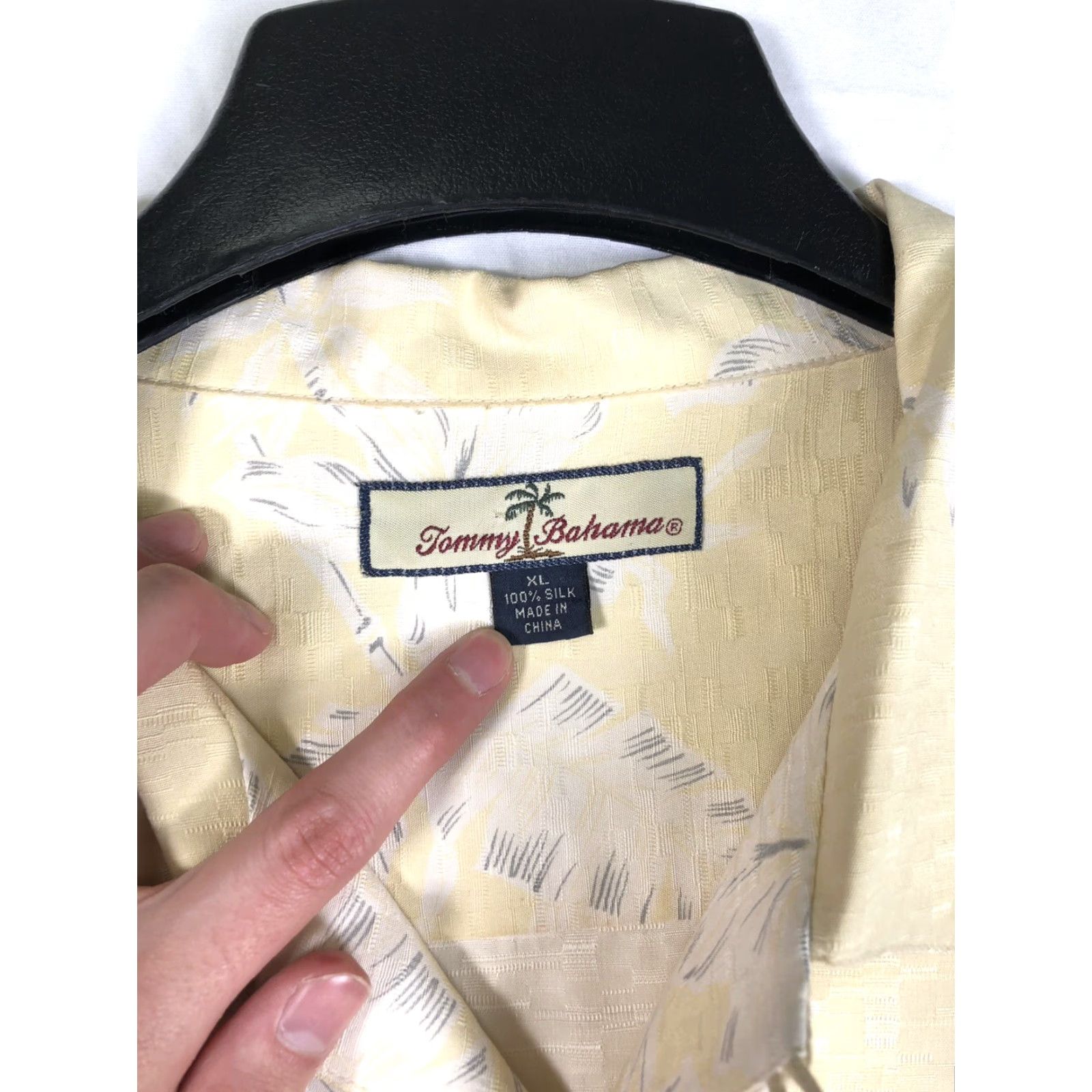 Tommy Bahama VINTAGE Tommy Bahama Shirt Men’s XL Hawaiian Yellow Gradient Floral Camp Button-Up Silk Short Sleeve Men Womens? Size US XL / EU 56 / 4 - 3 Thumbnail
