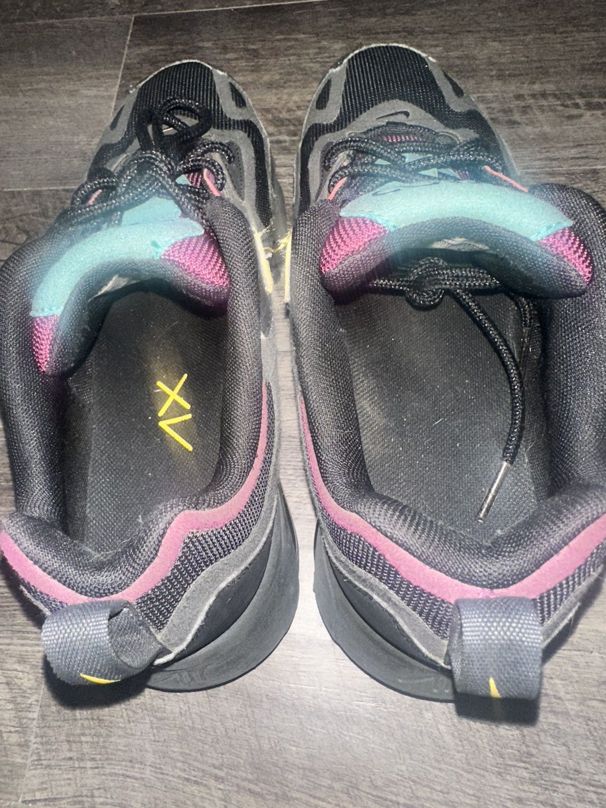 Nike Air Max 200 Black Bordeaux Running Shoes