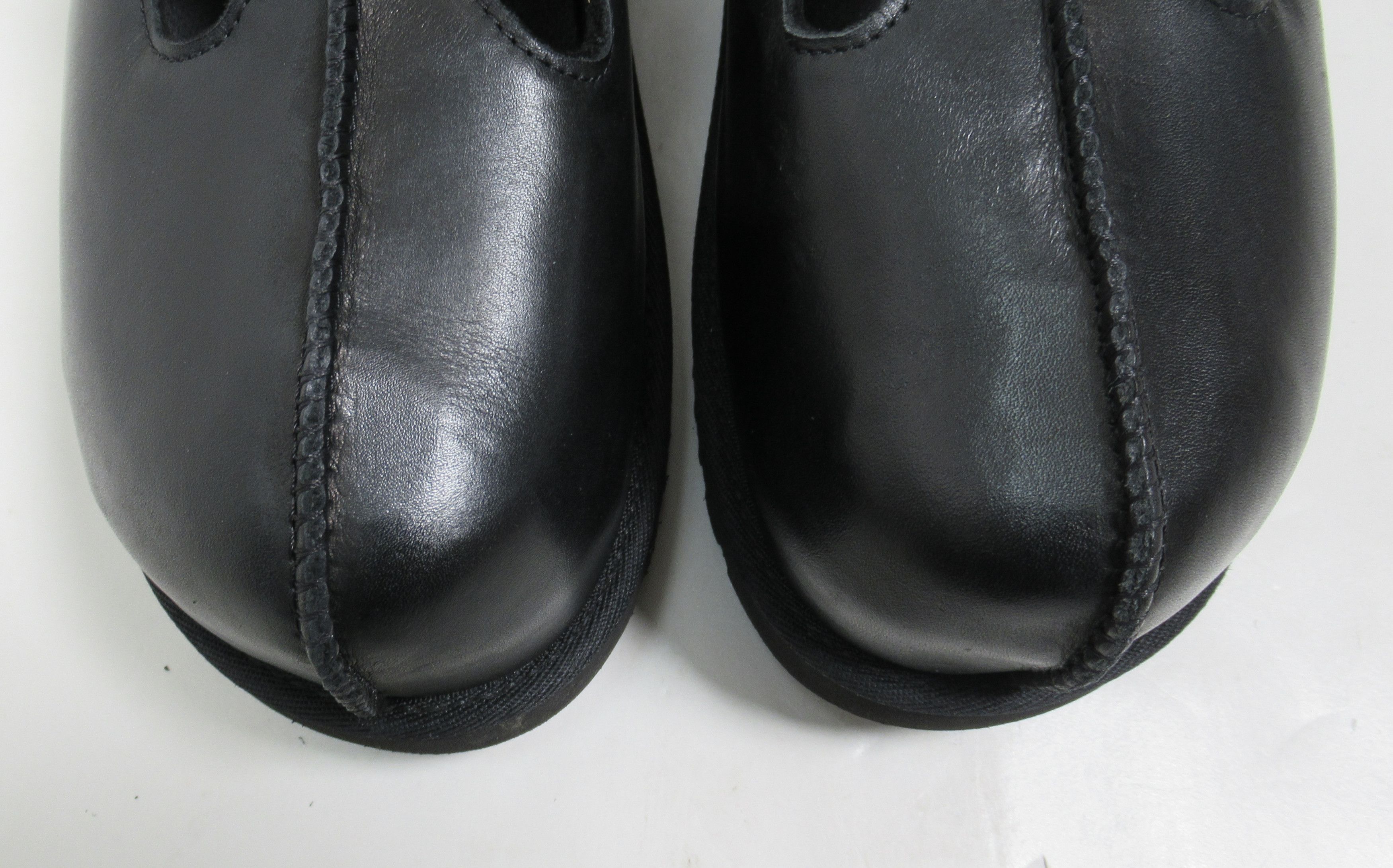 Ugg Ugg Women's Goldenstar Hi Clog Black S/N 1169591 Size 9 US Size US 9 / IT 39 - 5 Thumbnail