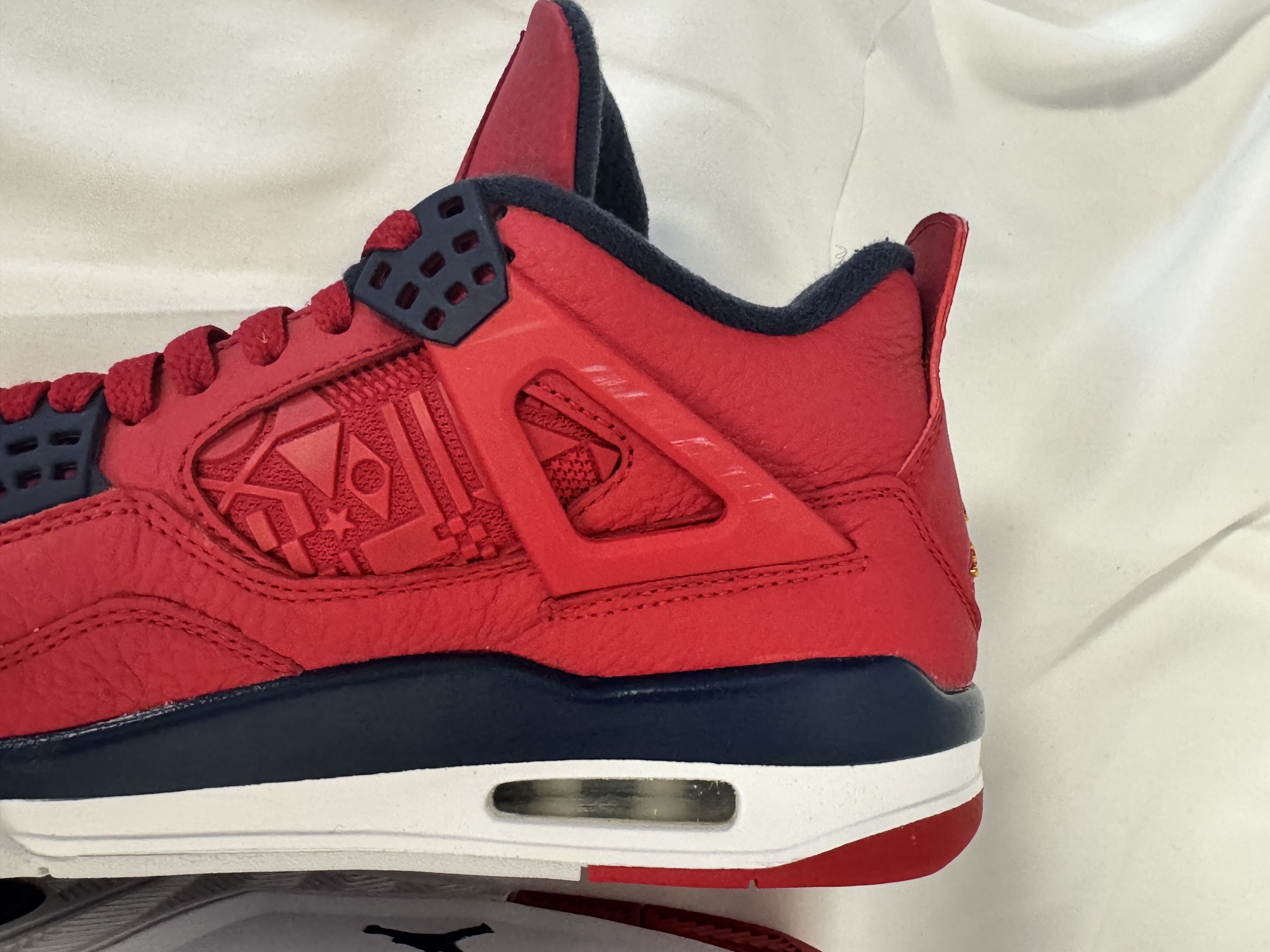 Nike Jordan 4 Retro Fiba 2019 Size US 8 / EU 41 - 8 Thumbnail