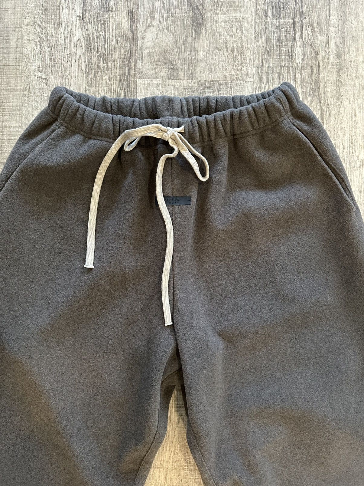 Essentials Fear of God Essentials Brown Brushed Yarn Sweatpants Size US 32 / EU 48 - 2 Thumbnail
