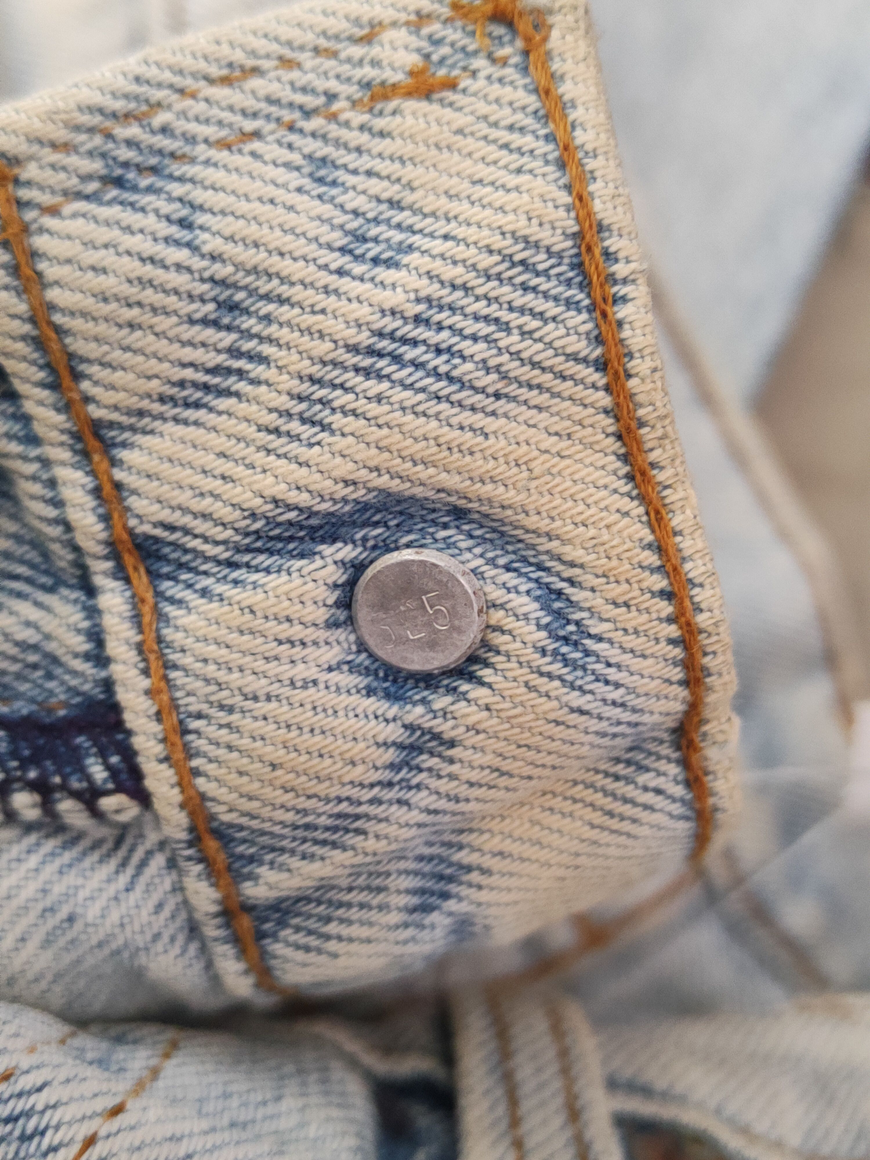 Levi's DL Levi's Light Blue Distressed Ripped denim Jeans #46-394 Size US 31 - 13 Thumbnail