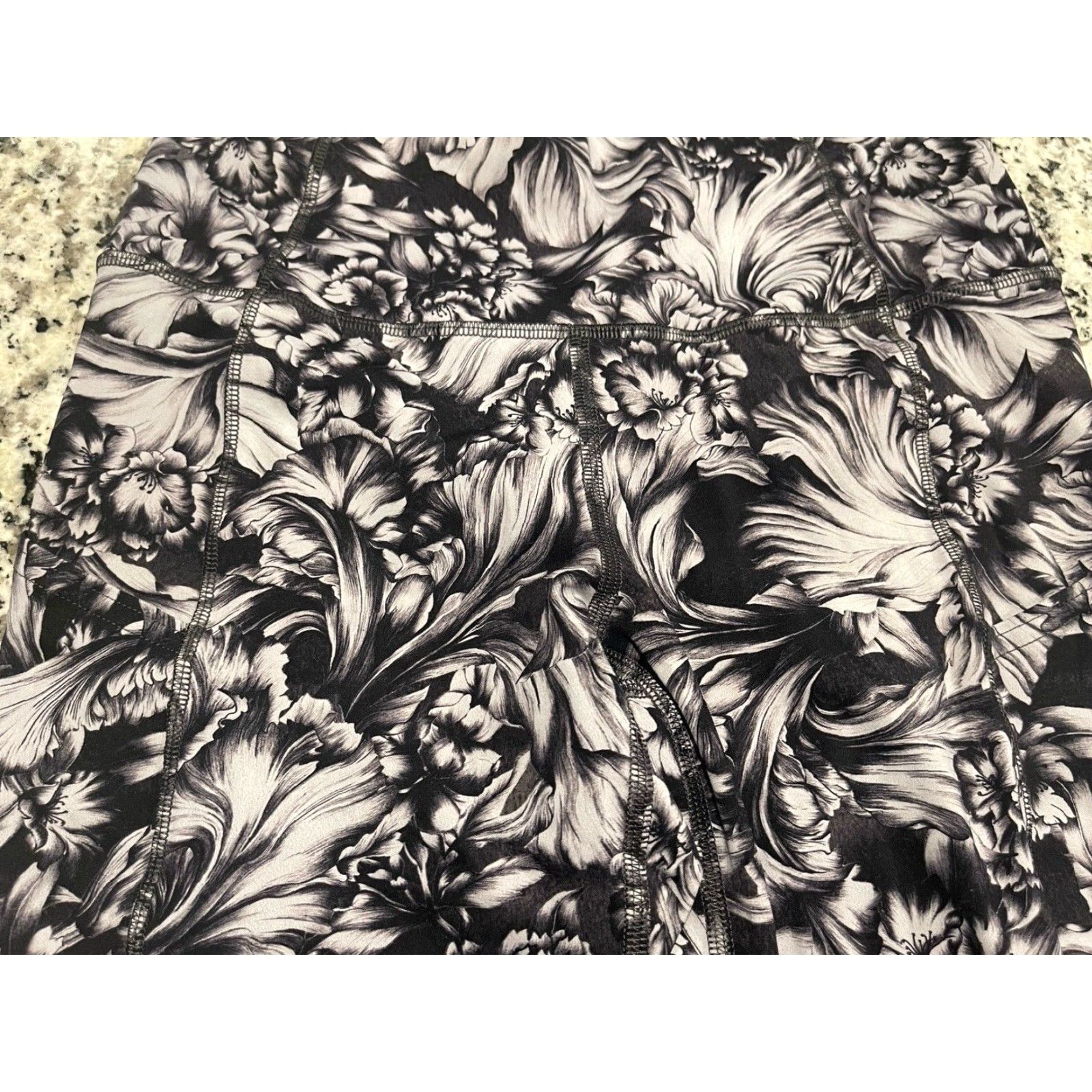 Lululemon Lululemon Leggings Shirt? Wait Size 28" / US 6 / IT 42 - 2 Thumbnail