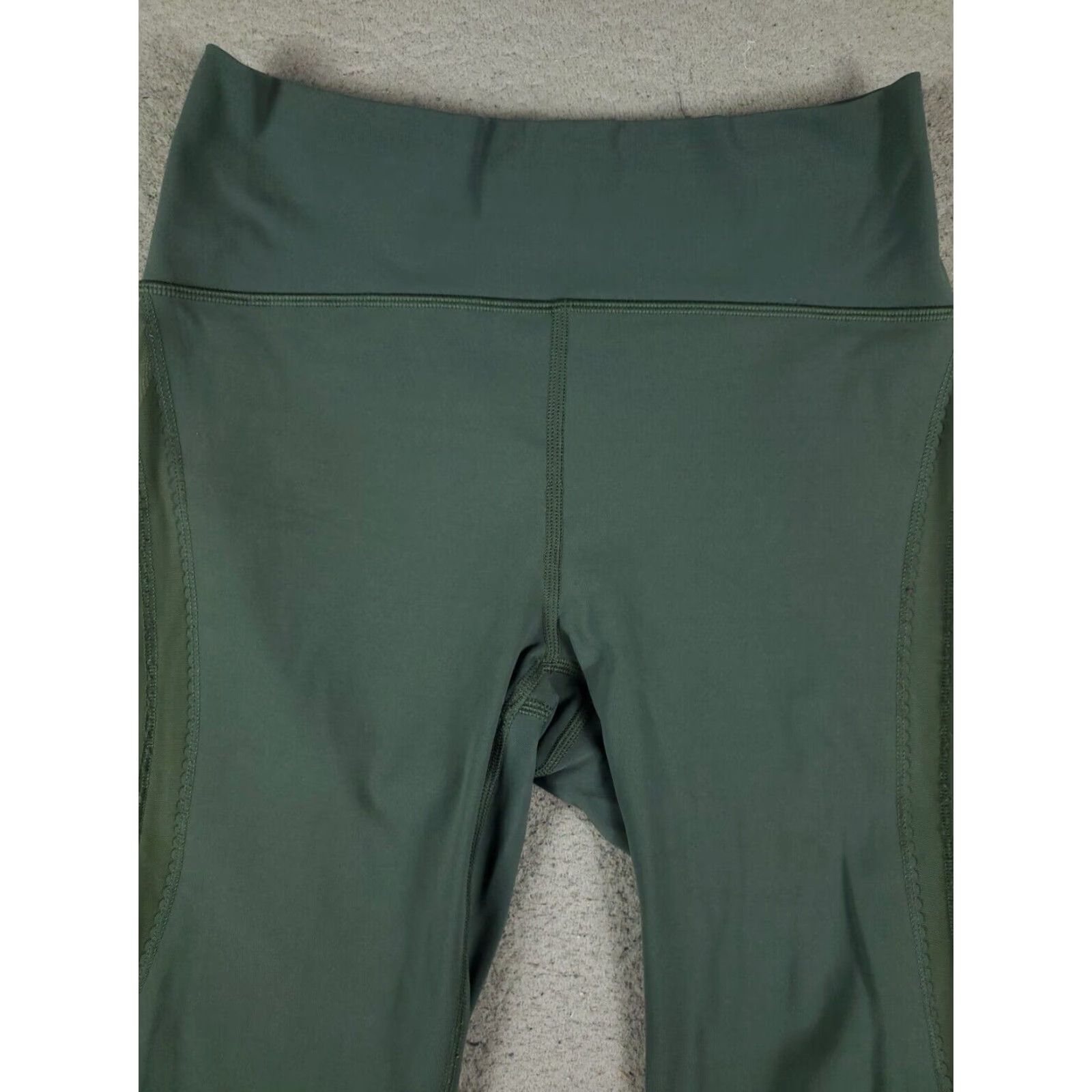 Lululemon Leggings Womens Green Size 6 Cropped Capri Athleisure Activewear
