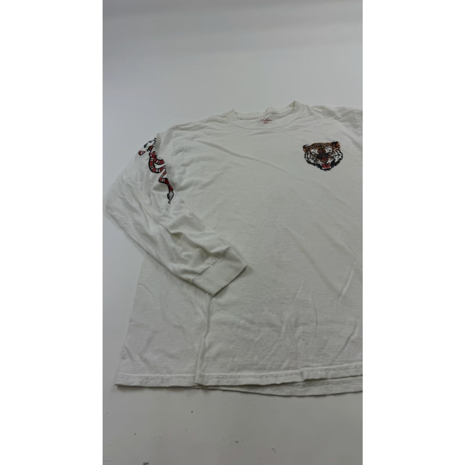 Vintage Altru Shirt Mens Medium White Long Sleeve Crewneck Tiger Snake Graphic Print Tee Size US M / EU 48-50 / 2 - 3 Thumbnail