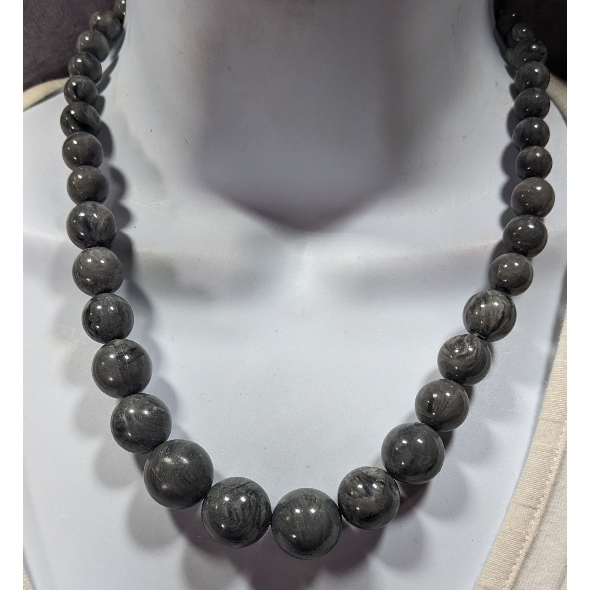 Other Causal Marbled Grey Graduated Plastic Bead Necklace Size ONE SIZE - 4 Thumbnail