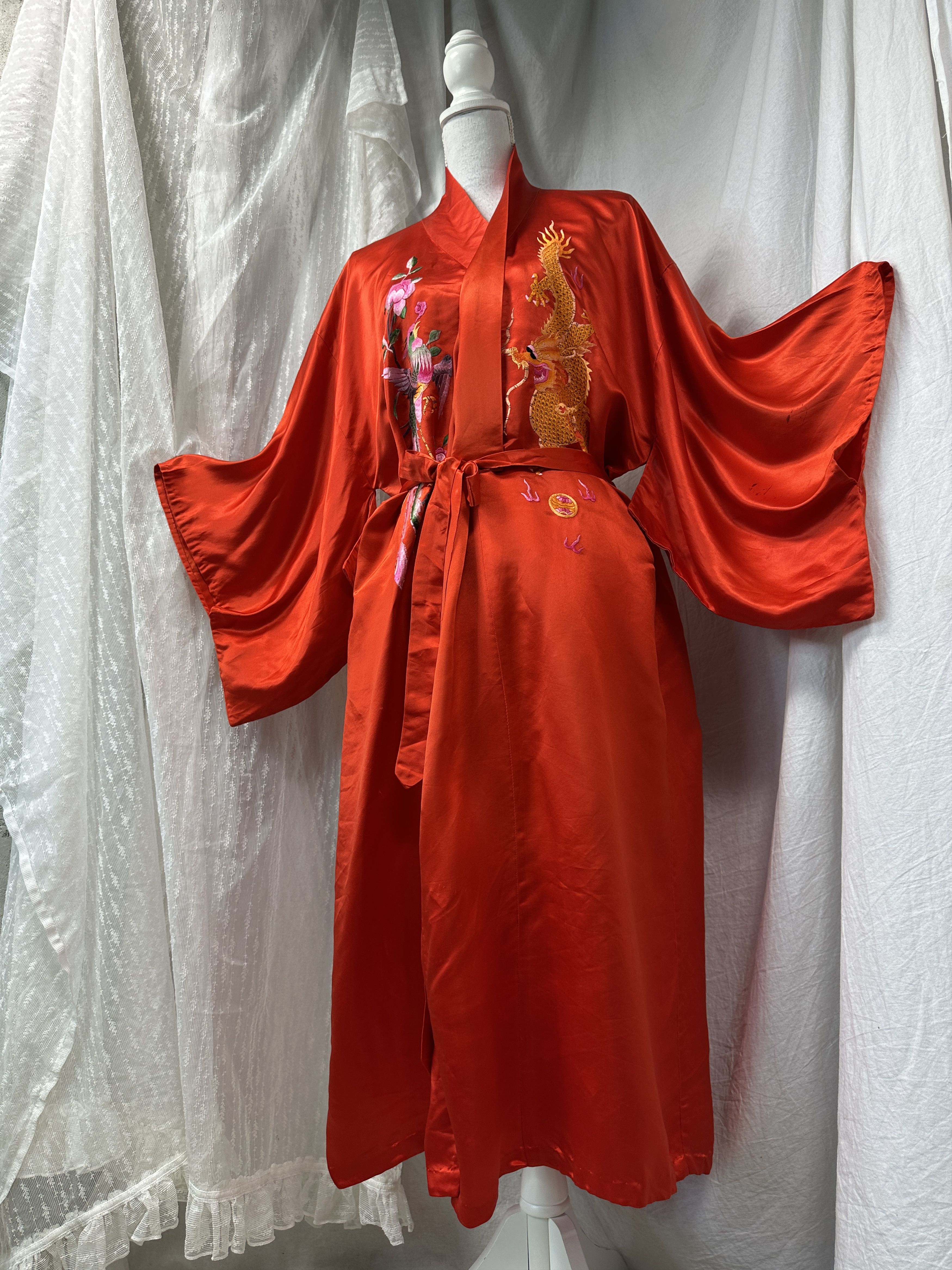 Vintage Vintage Japaneese Silk Embroidered Kimono Y2K Size M / US 6-8 / IT 42-44 - 1 Thumbnail
