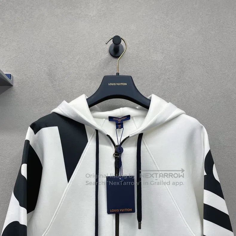 Louis Vuitton Louis Vuitton White monogrammed print jacket Size US XS / EU 42 / 0 - 5 Thumbnail