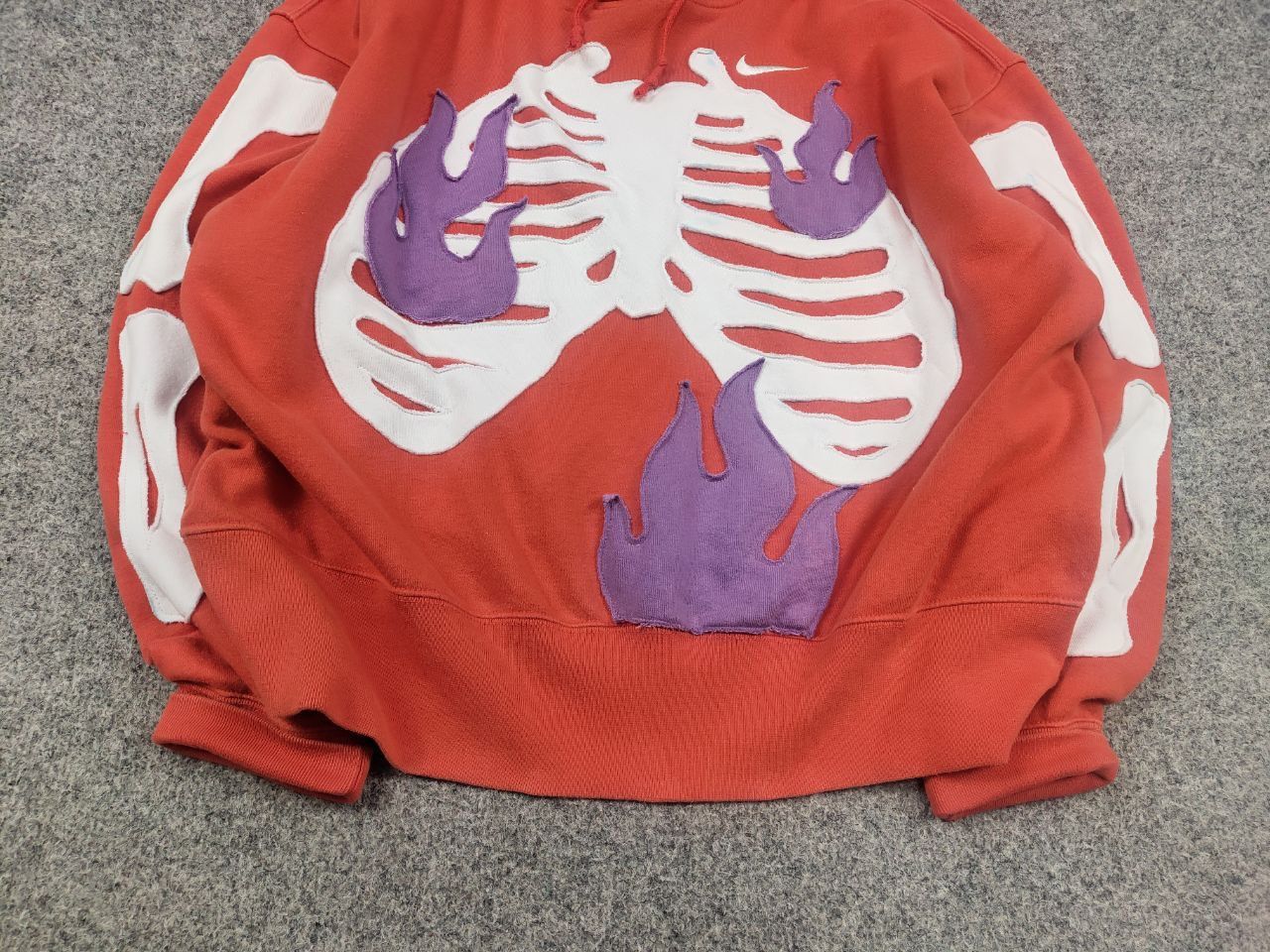 Nike Rare Nike skeleton Logo vintage reworked Hoodie Y2K Style Size US S / EU 44-46 / 1 - 6 Thumbnail